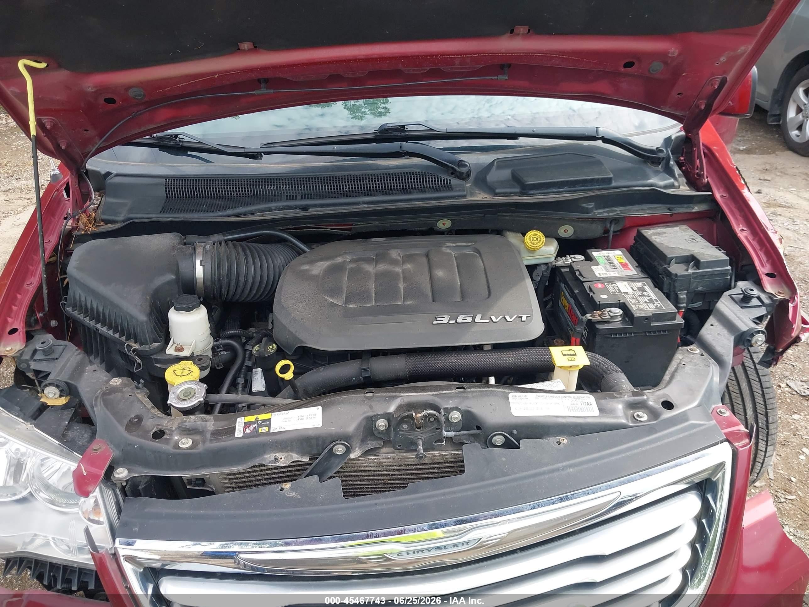 2015 Chrysler Town & Country Touring Maroon vin: 2C4RC1BG2FR730828