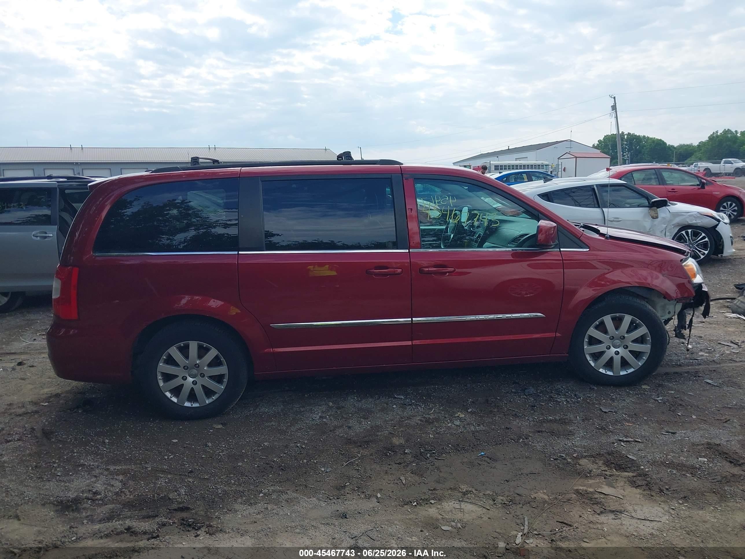 2015 Chrysler Town & Country Touring Maroon vin: 2C4RC1BG2FR730828