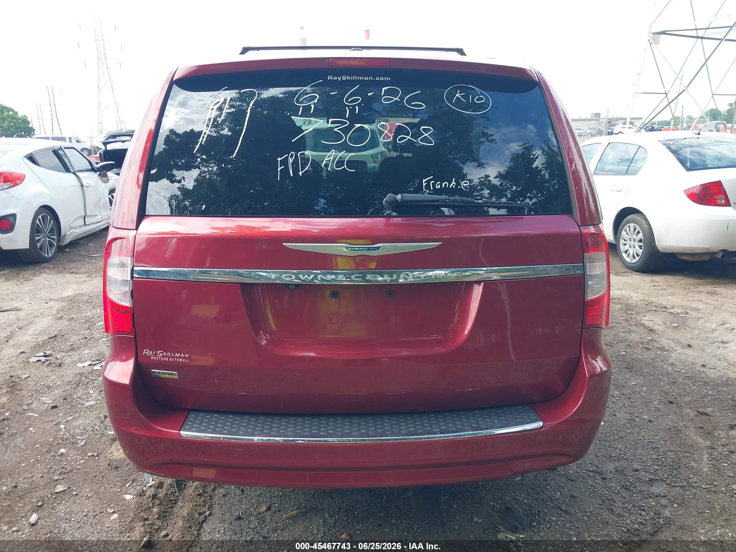 2015 Chrysler Town & Country Touring Maroon vin: 2C4RC1BG2FR730828