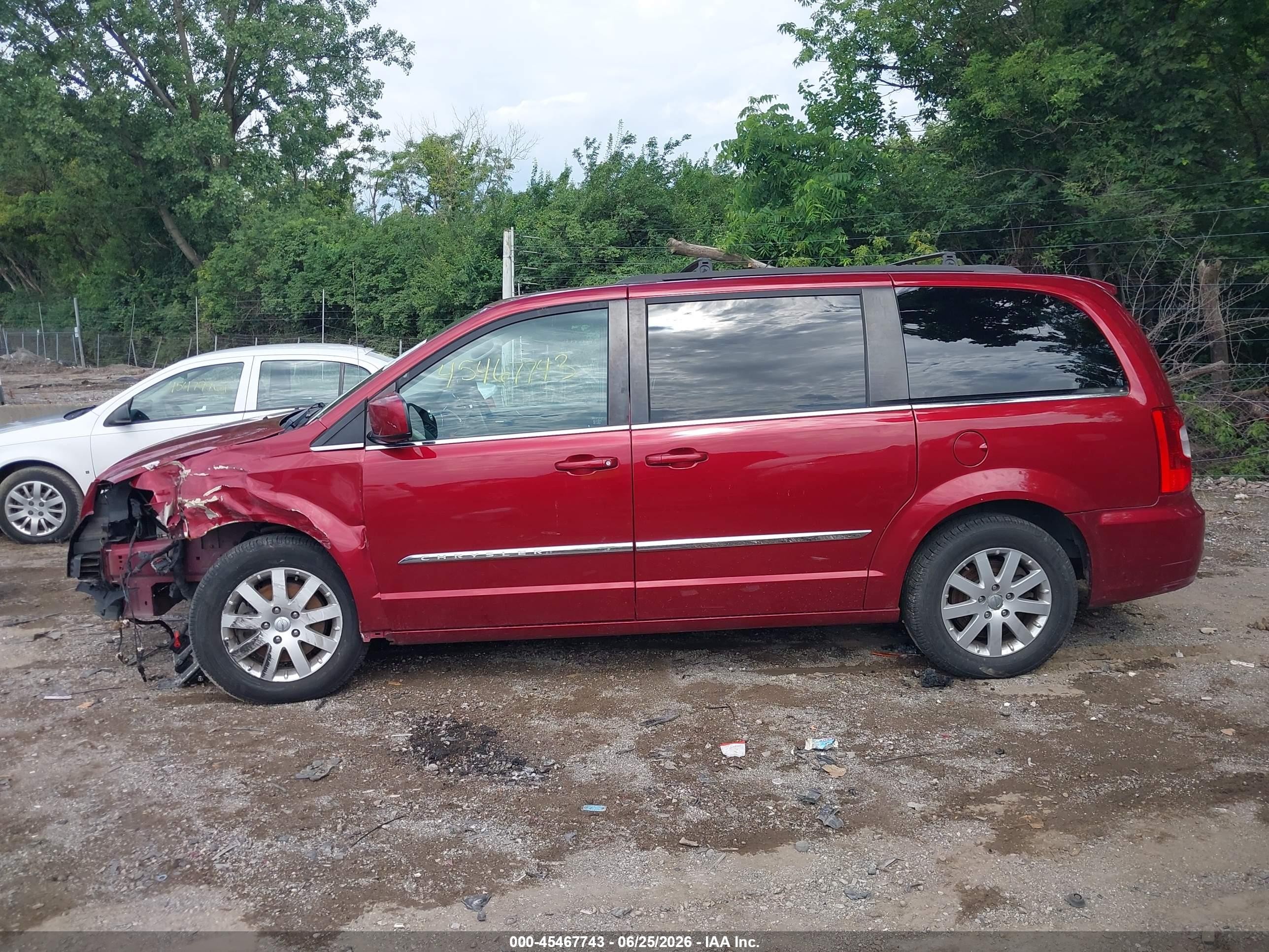 2015 Chrysler Town & Country Touring Maroon vin: 2C4RC1BG2FR730828