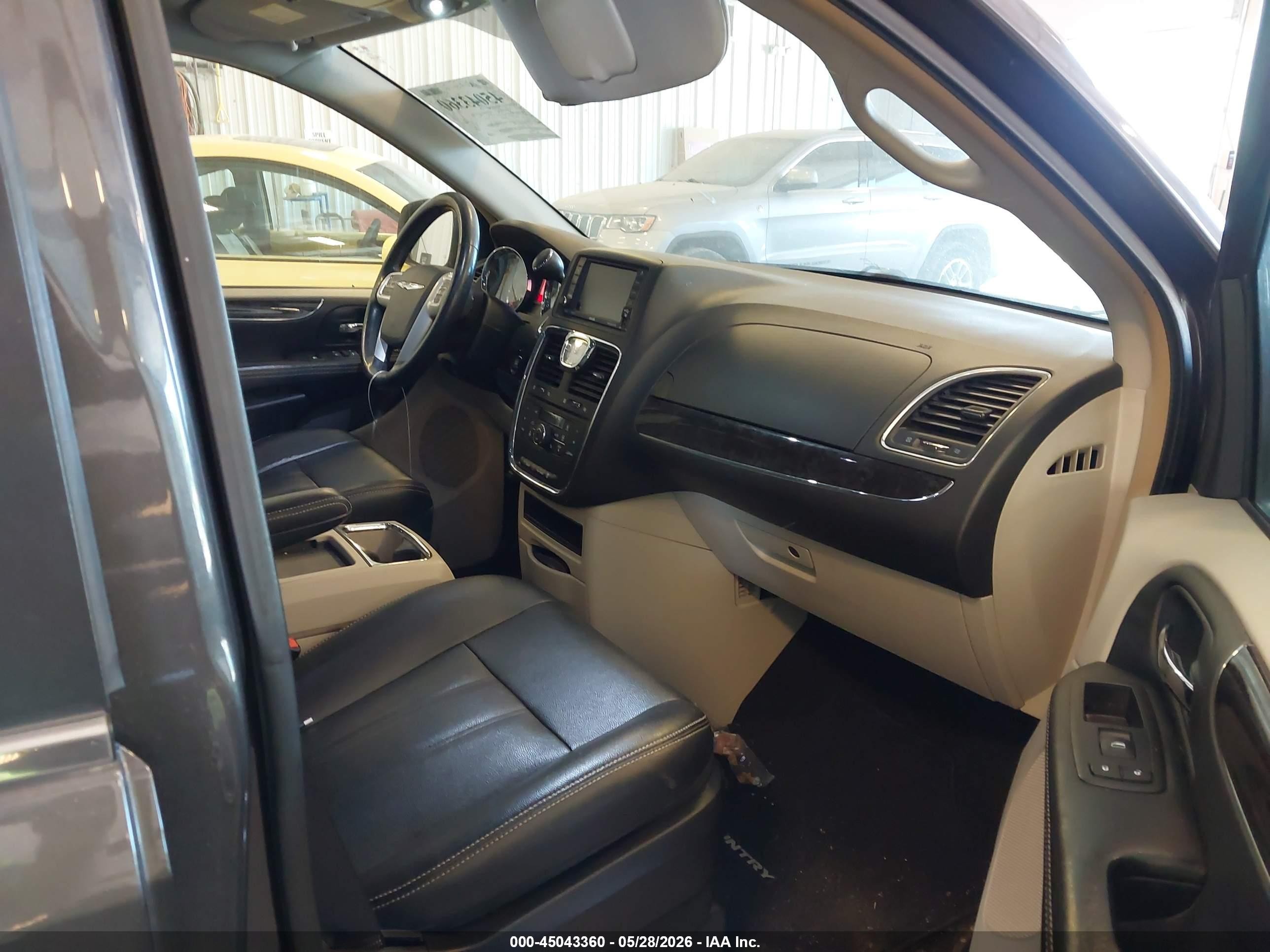 2016 Chrysler Town & Country Touring Серый vin: 2C4RC1BG2GR142221