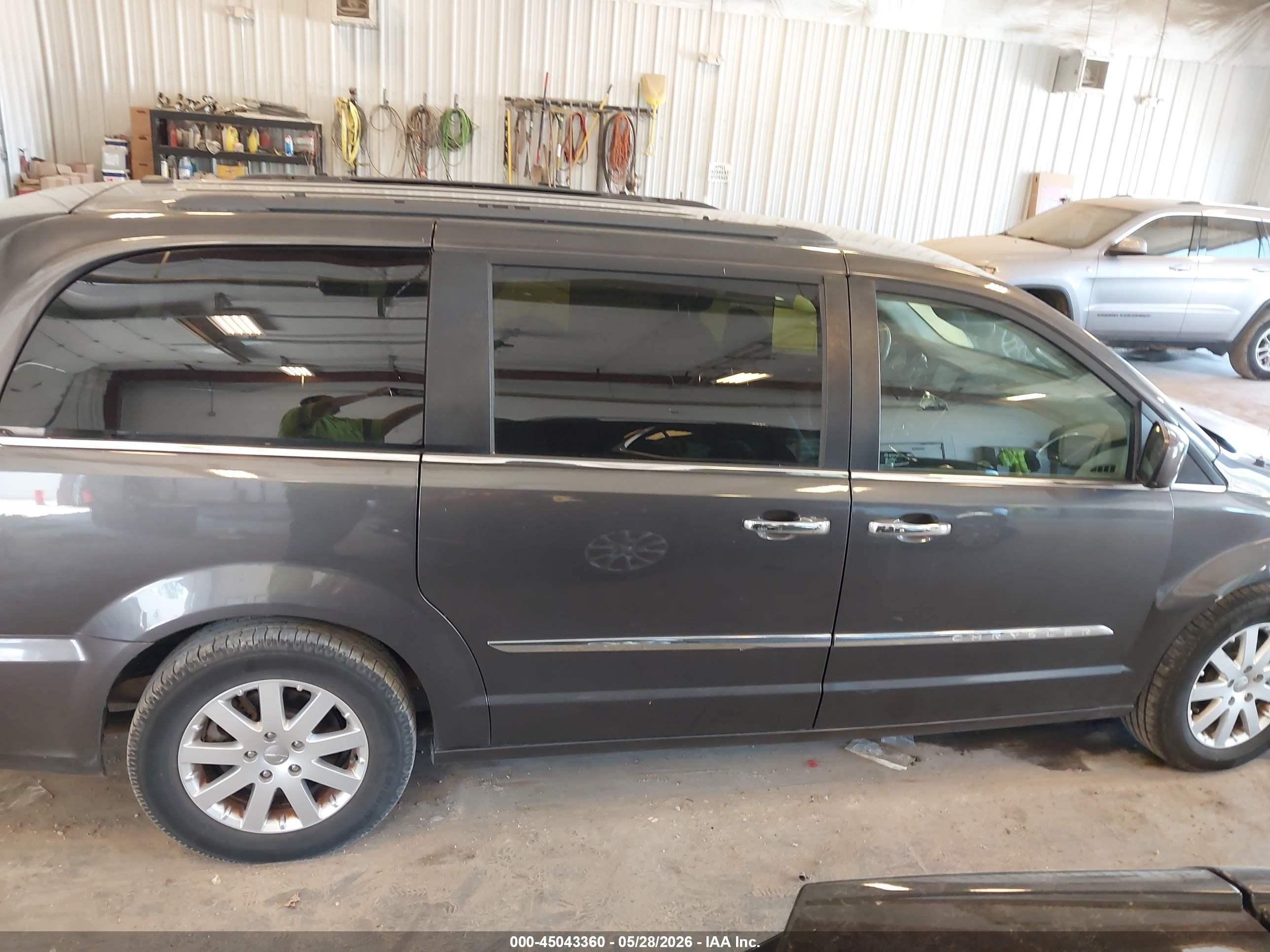 2016 Chrysler Town & Country Touring Серый vin: 2C4RC1BG2GR142221