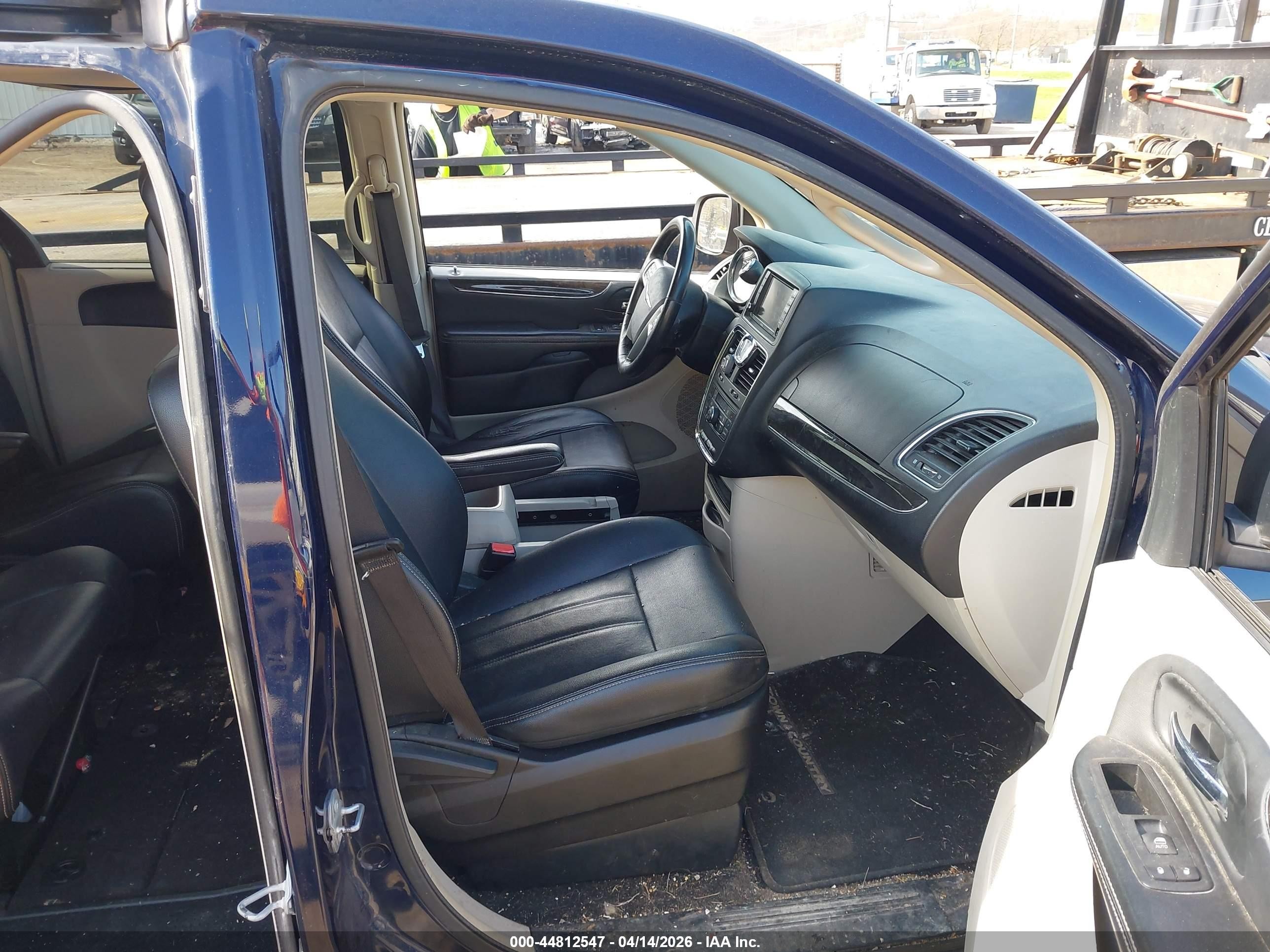 2016 Chrysler Town & Country Touring Dark Blue vin: 2C4RC1BG2GR194061