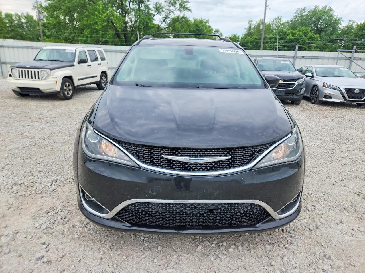 2017 Chrysler Pacifica Touring L Gray vin: 2C4RC1BG2HR578598