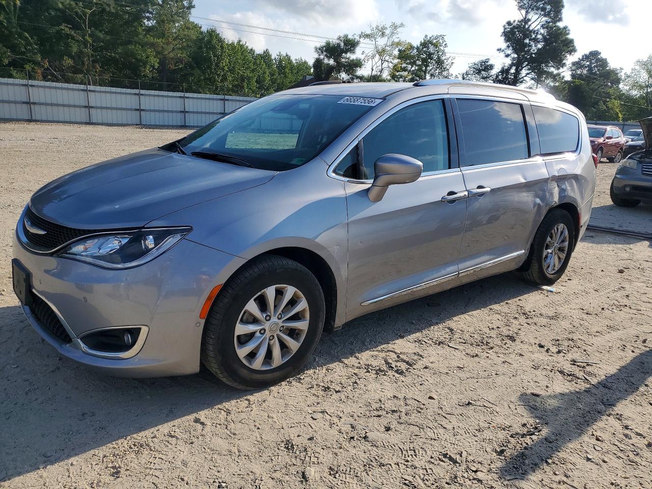 2018 Chrysler Pacifica Touring L Серебряный vin: 2C4RC1BG2JR112255