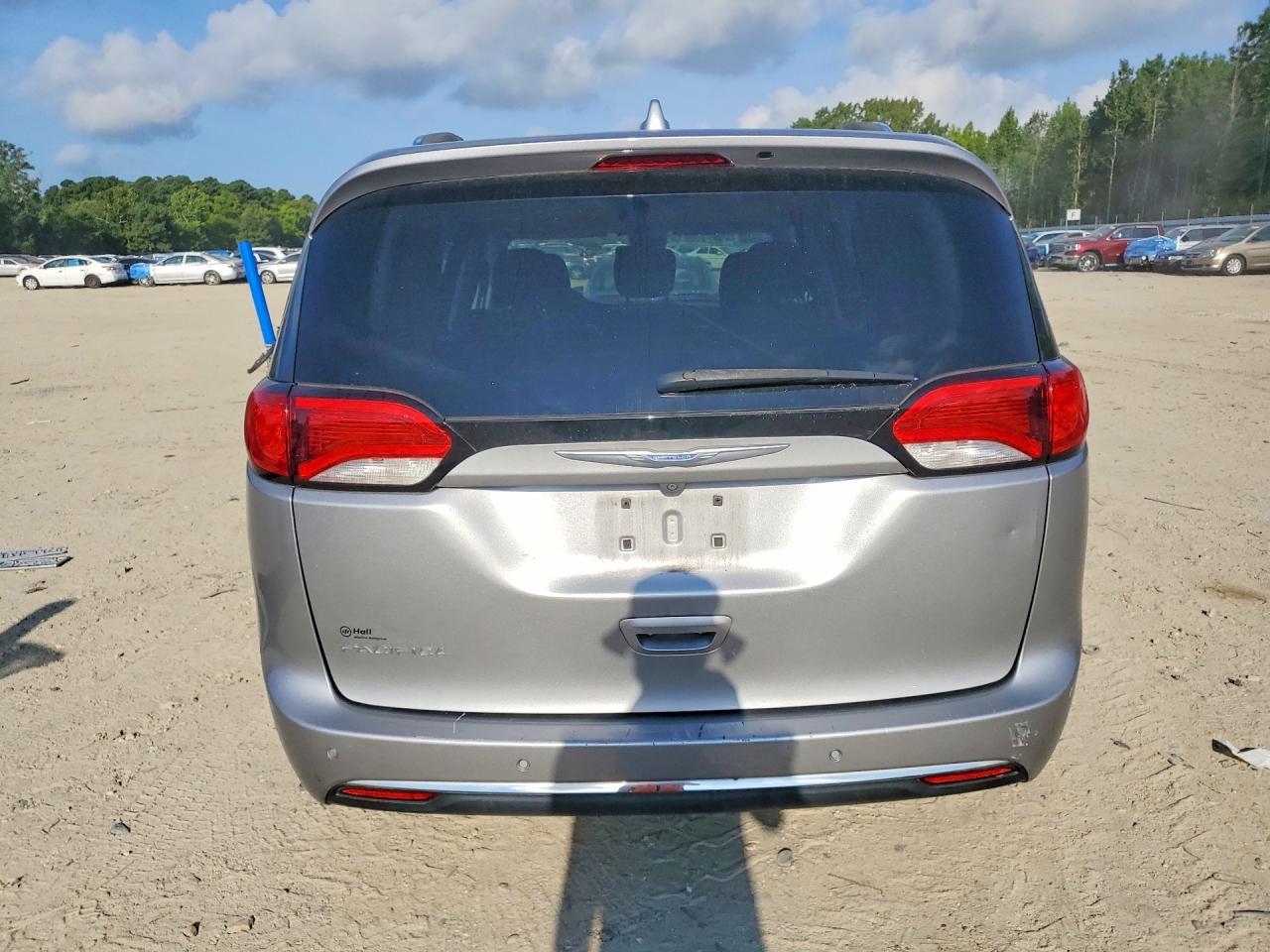 2018 Chrysler Pacifica Touring L Серебряный vin: 2C4RC1BG2JR112255