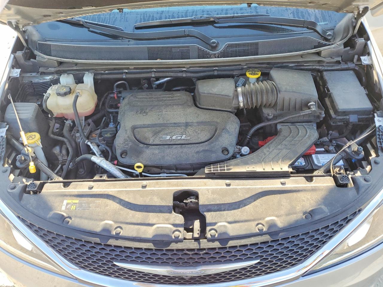 2018 Chrysler Pacifica Touring L Серебряный vin: 2C4RC1BG2JR112255