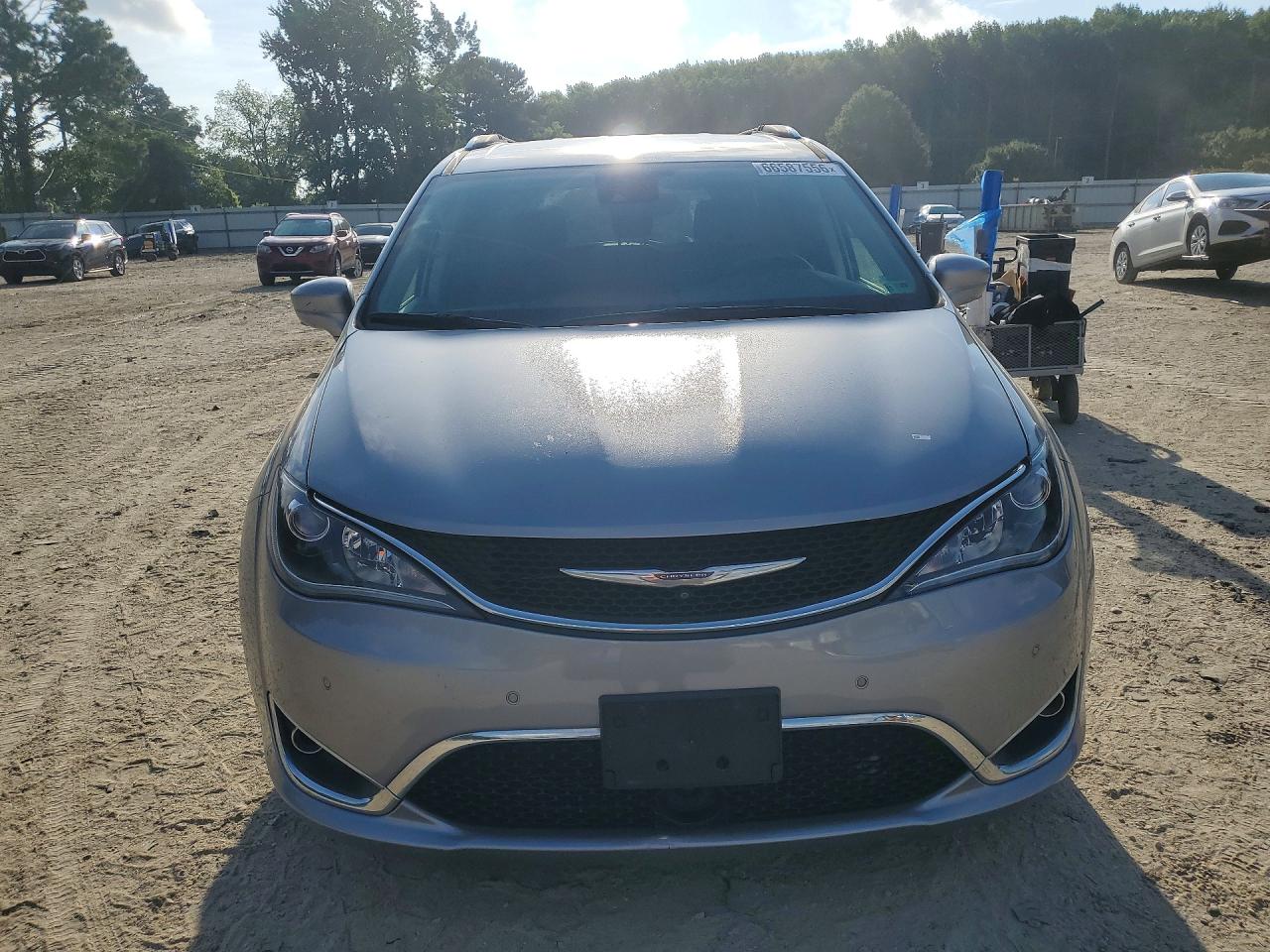 2018 Chrysler Pacifica Touring L Серебряный vin: 2C4RC1BG2JR112255