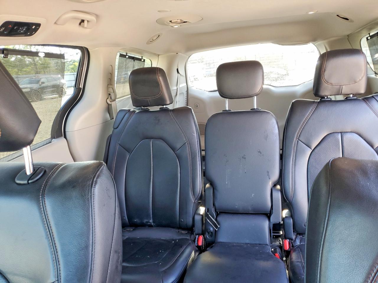 2018 Chrysler Pacifica Touring L Серебряный vin: 2C4RC1BG2JR112255
