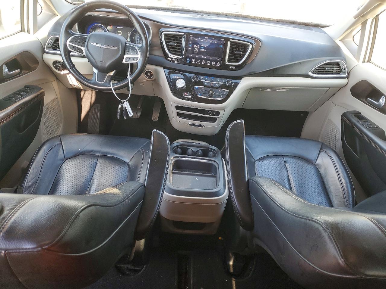 2018 Chrysler Pacifica Touring L Серебряный vin: 2C4RC1BG2JR112255