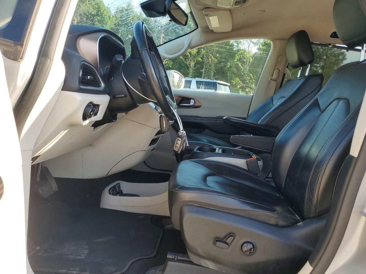 2018 Chrysler Pacifica Touring L Серебряный vin: 2C4RC1BG2JR112255