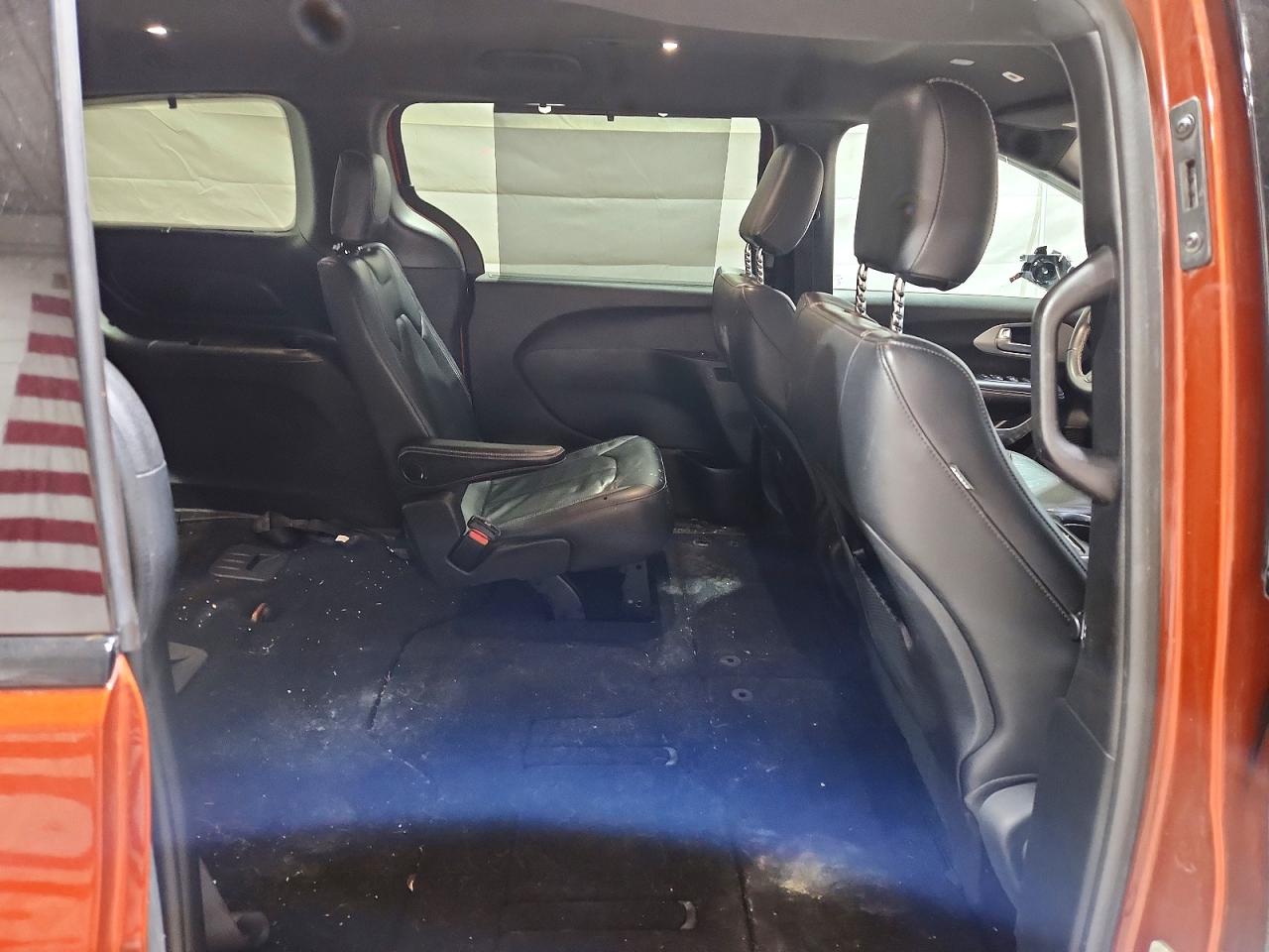2018 Chrysler Pacifica Touring L Orange vin: 2C4RC1BG2JR331216