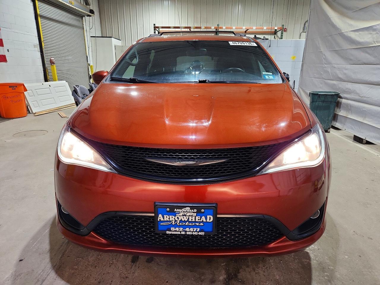 2018 Chrysler Pacifica Touring L Orange vin: 2C4RC1BG2JR331216