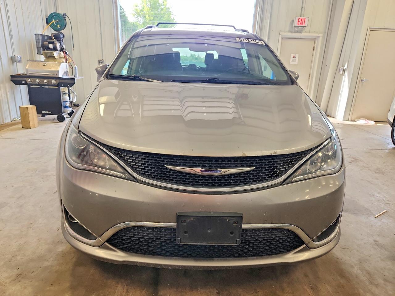 2019 Chrysler Pacifica Touring L Серебряный vin: 2C4RC1BG2KR539825