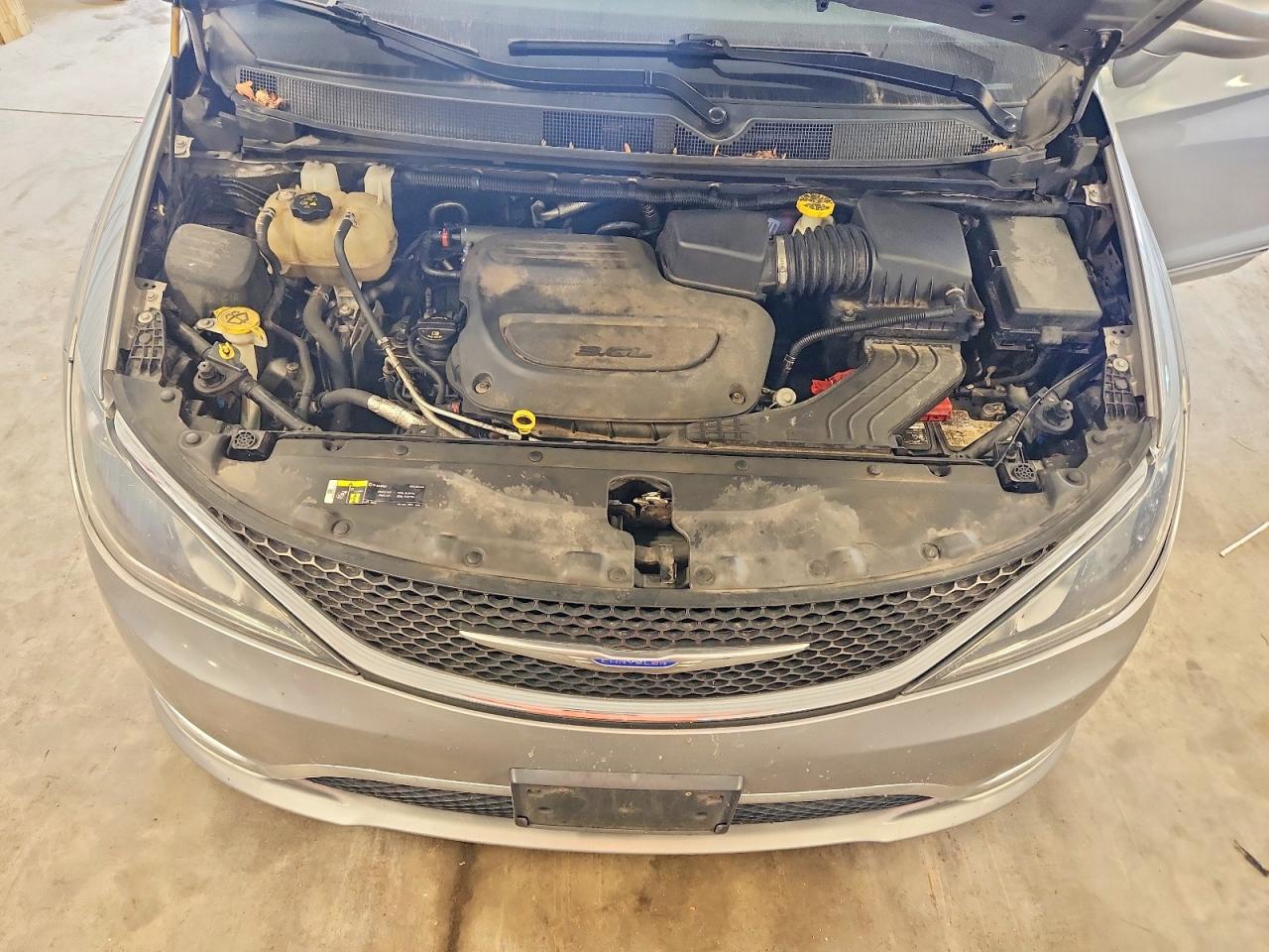 2019 Chrysler Pacifica Touring L Серебряный vin: 2C4RC1BG2KR539825