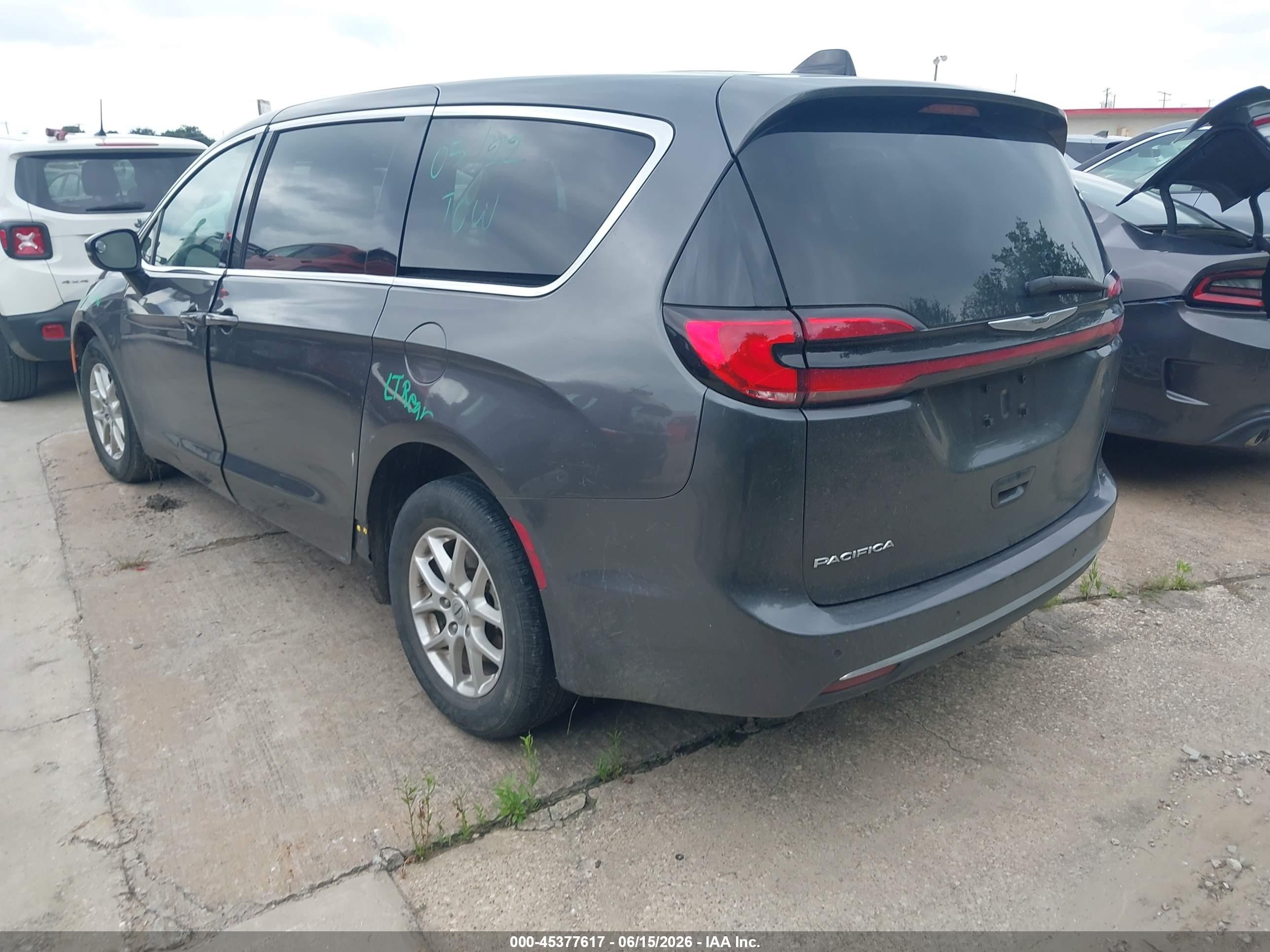 2023 Chrysler Pacifica Touring L Gray vin: 2C4RC1BG2PR559774