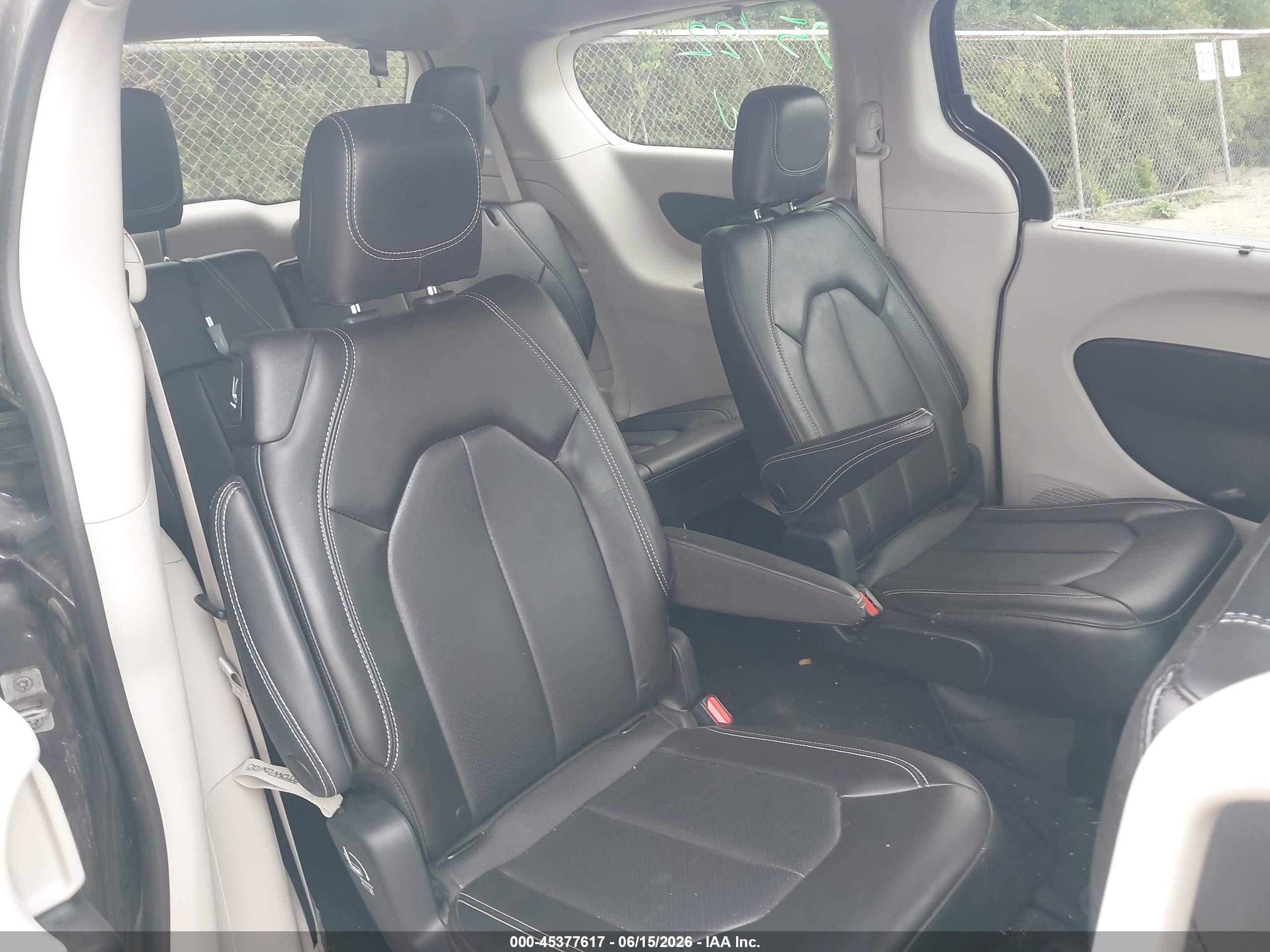 2023 Chrysler Pacifica Touring L Gray vin: 2C4RC1BG2PR559774