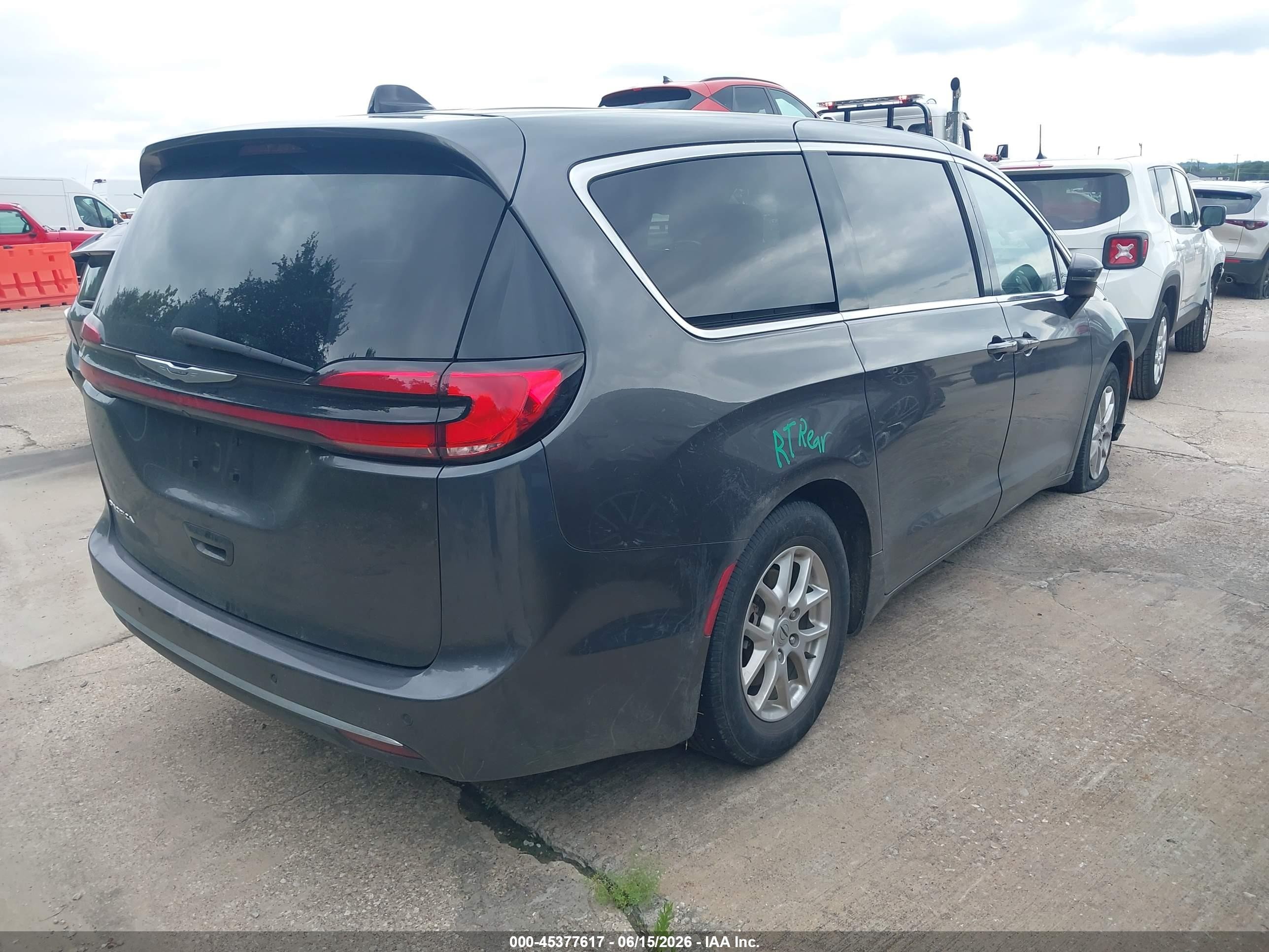 2023 Chrysler Pacifica Touring L Gray vin: 2C4RC1BG2PR559774