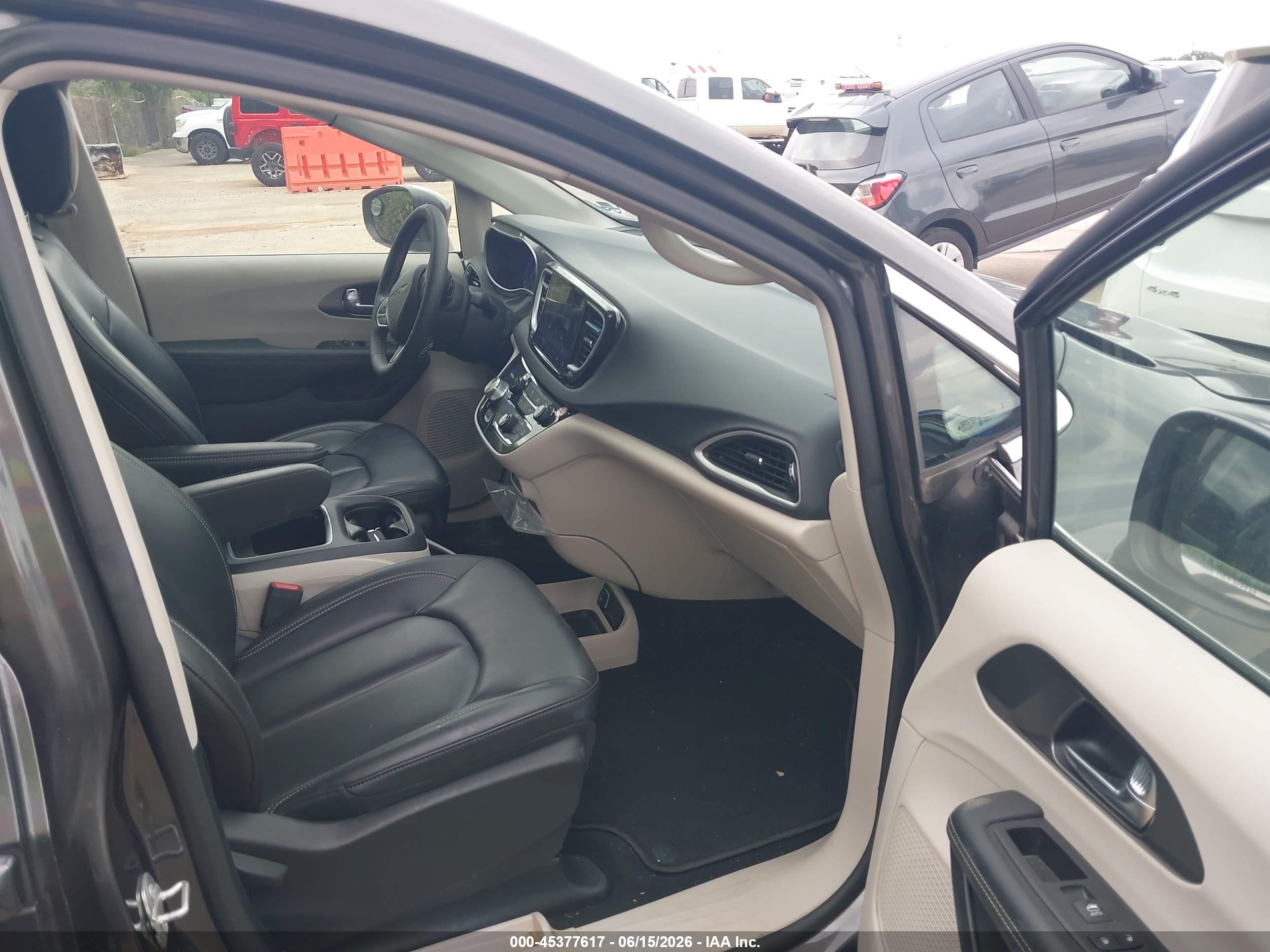 2023 Chrysler Pacifica Touring L Gray vin: 2C4RC1BG2PR559774