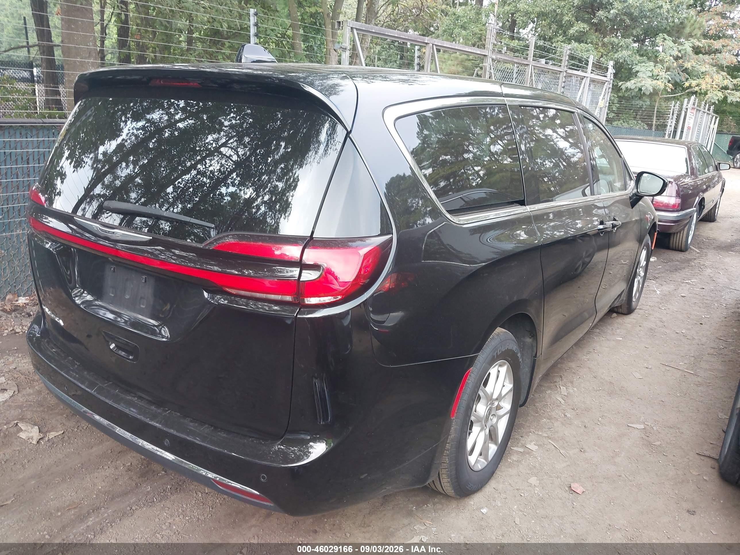 2024 Chrysler Pacifica Touring L Black vin: 2C4RC1BG2RR149463