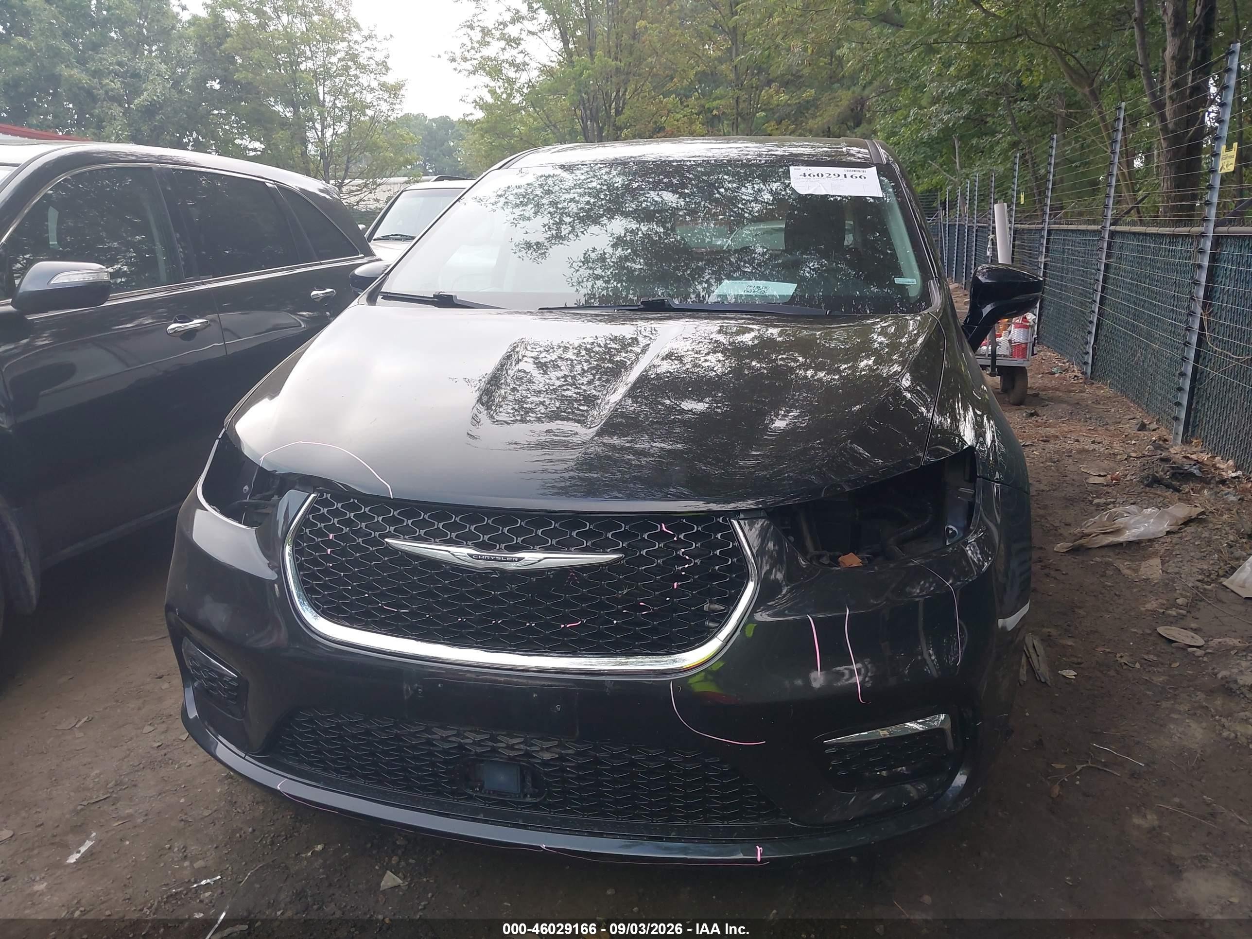 2024 Chrysler Pacifica Touring L Black vin: 2C4RC1BG2RR149463