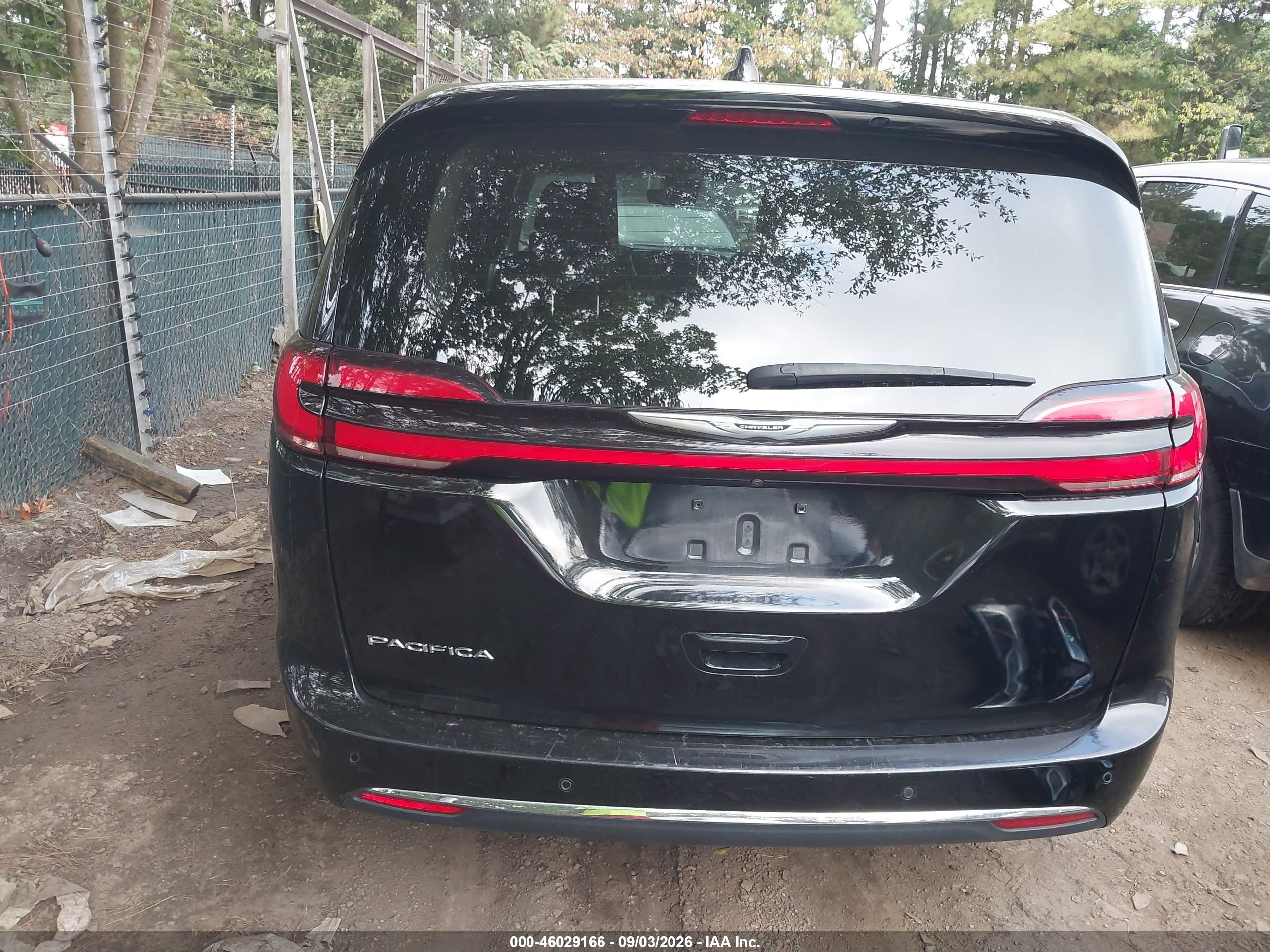 2024 Chrysler Pacifica Touring L Black vin: 2C4RC1BG2RR149463