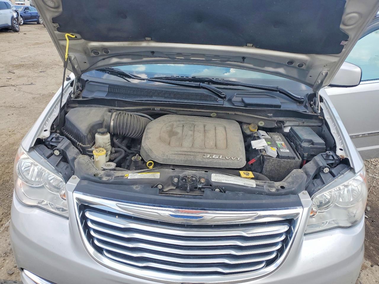 2012 Chrysler Town & Country Touring Серебряный vin: 2C4RC1BG3CR187937