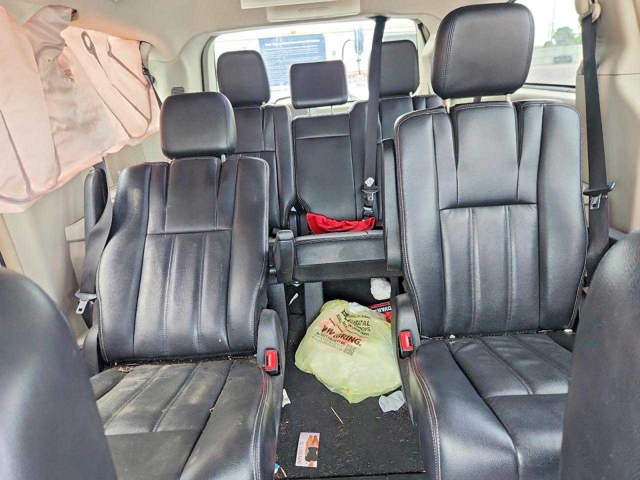 2012 Chrysler Town & Country Touring White vin: 2C4RC1BG3CR376040