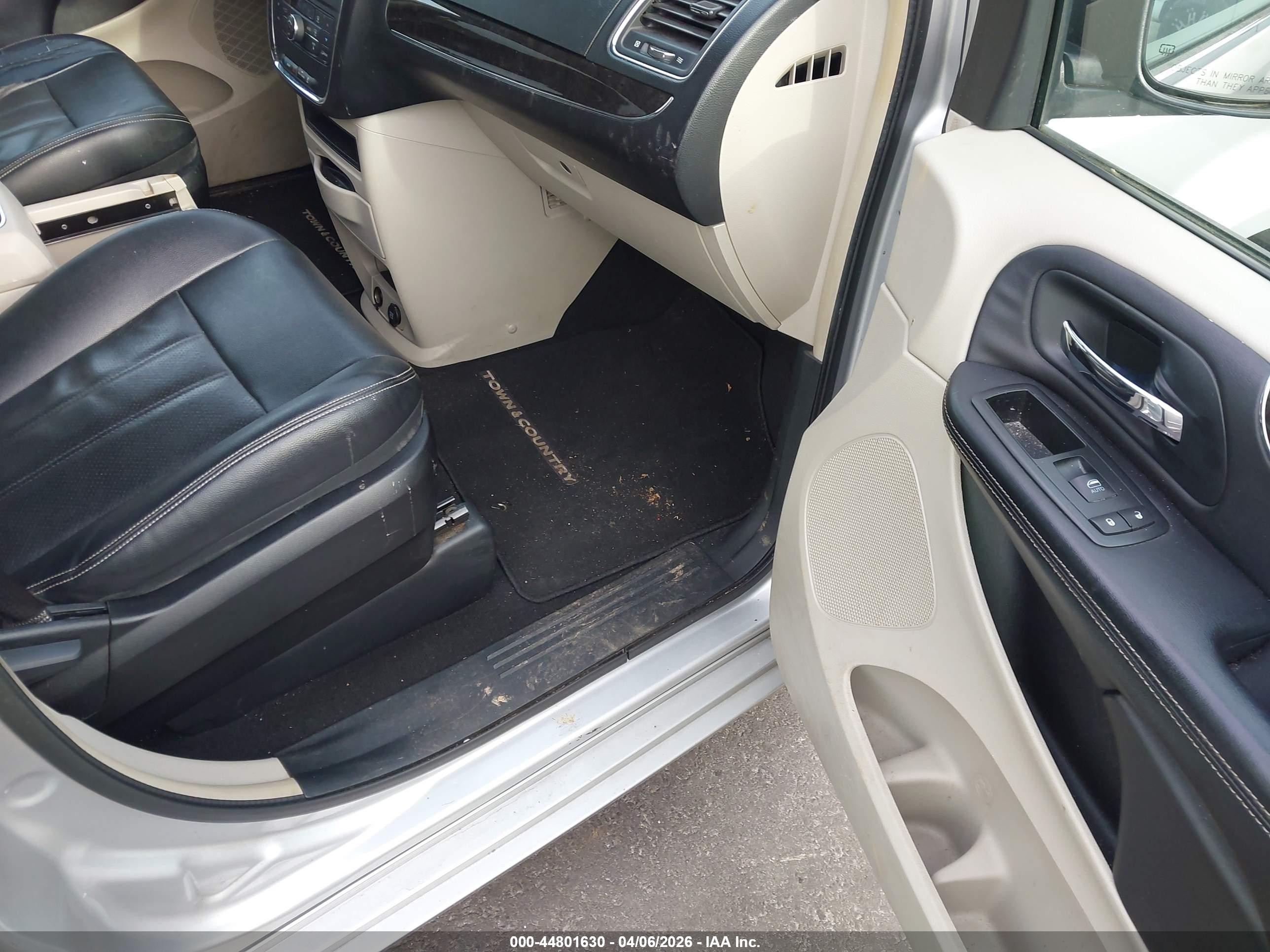 2012 Chrysler Town & Country Touring Silver vin: 2C4RC1BG3CR386356