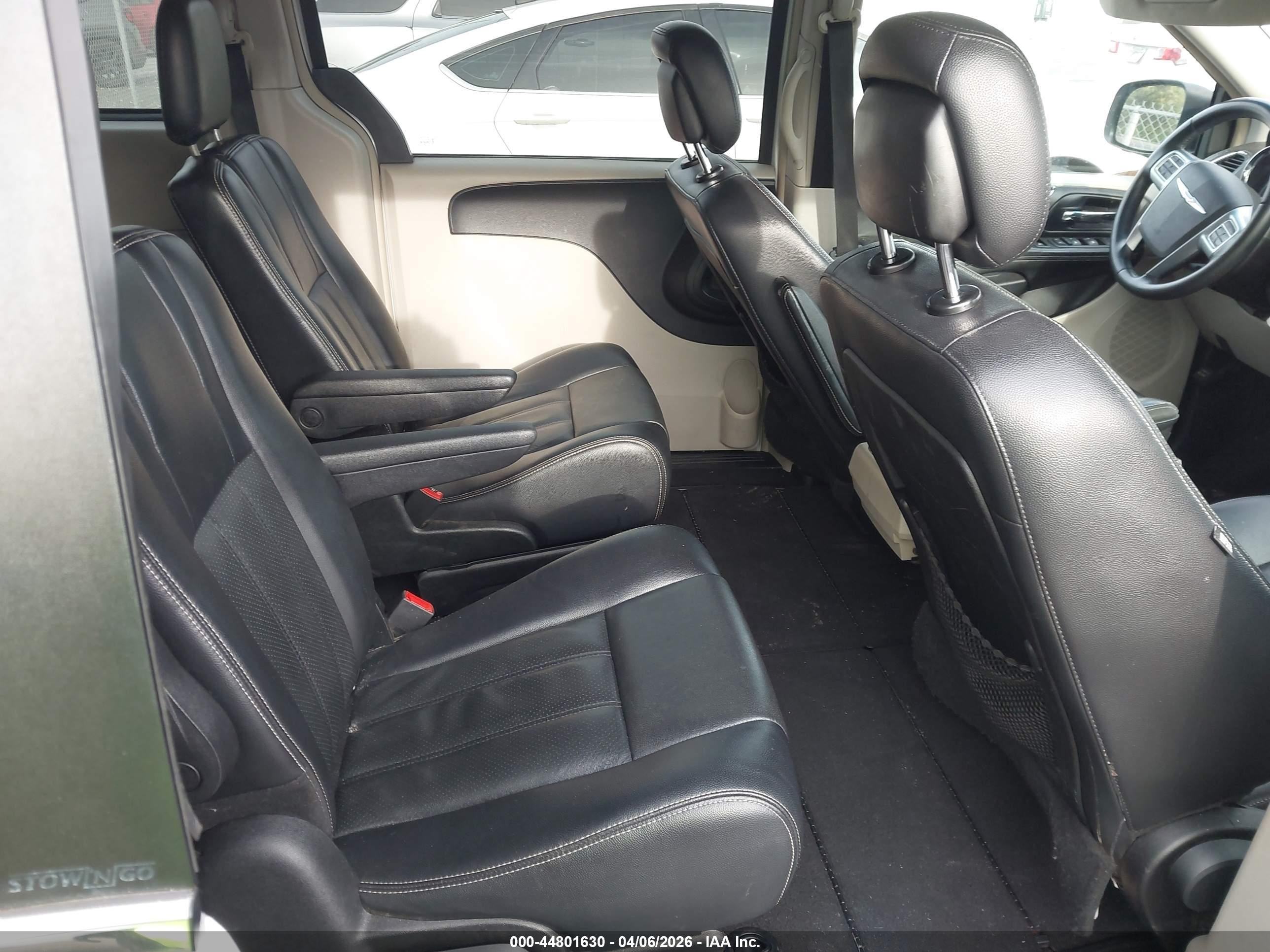 2012 Chrysler Town & Country Touring Silver vin: 2C4RC1BG3CR386356