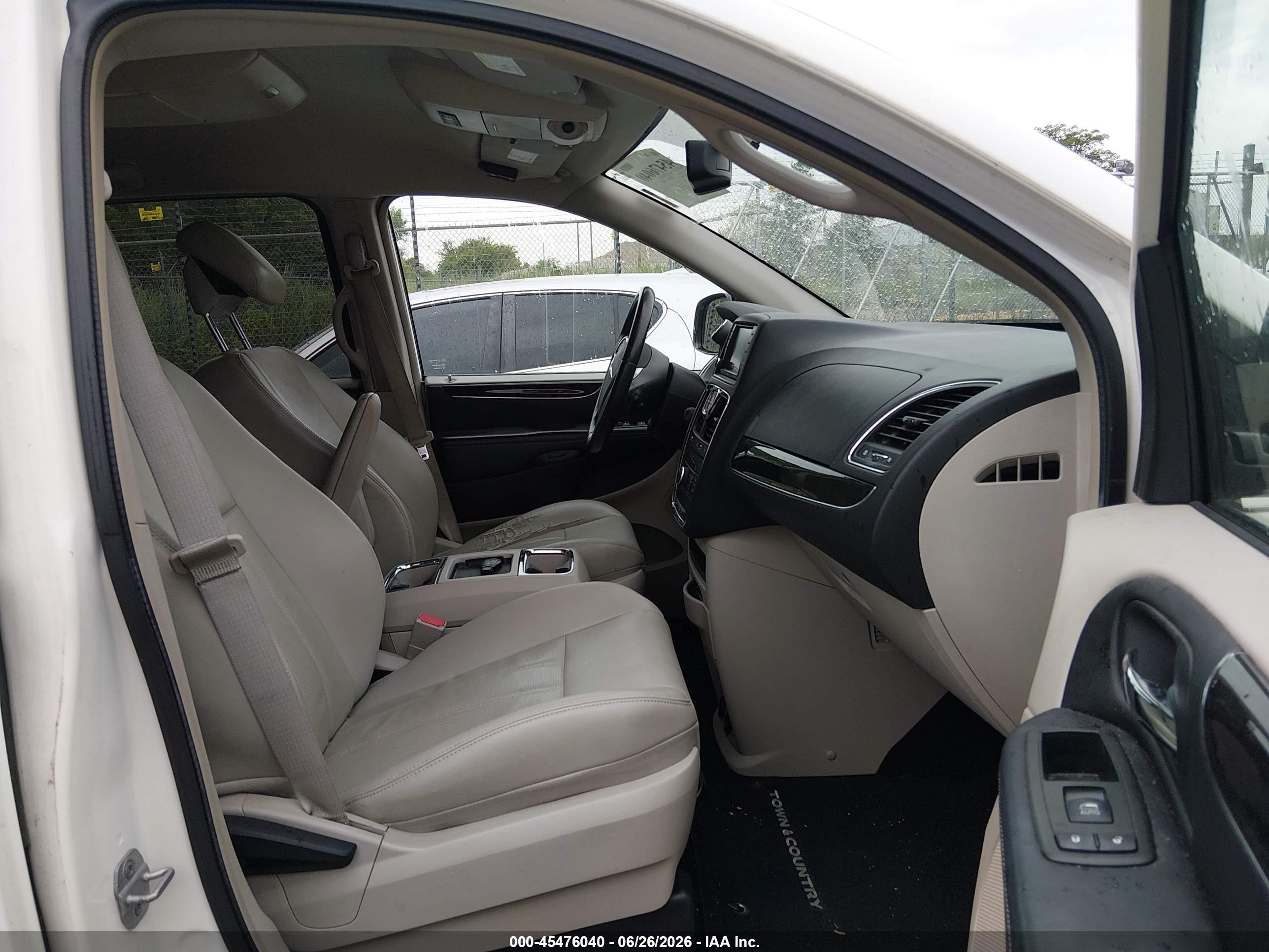 2013 Chrysler Town & Country Touring White vin: 2C4RC1BG3DR509932