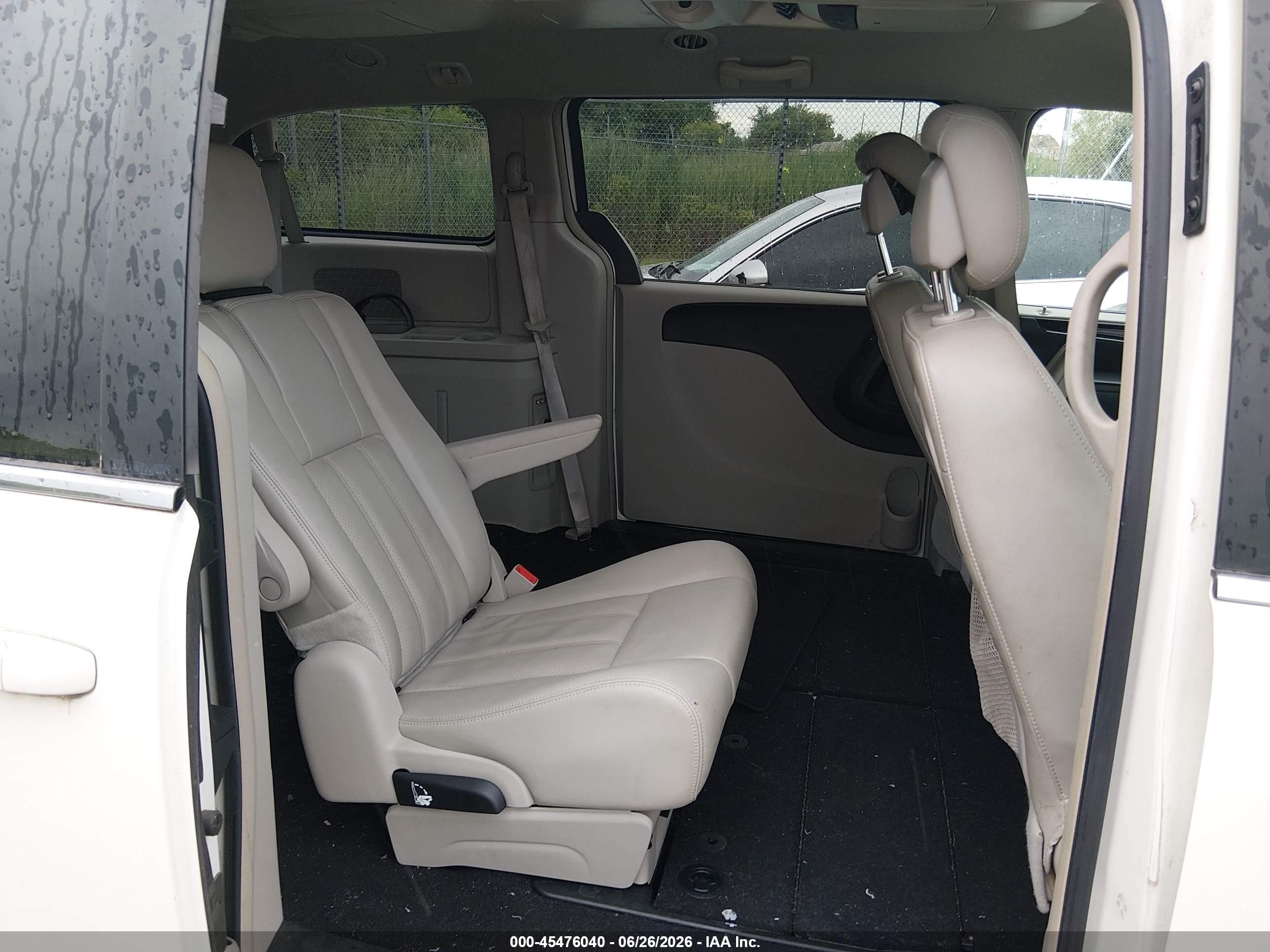 2013 Chrysler Town & Country Touring White vin: 2C4RC1BG3DR509932