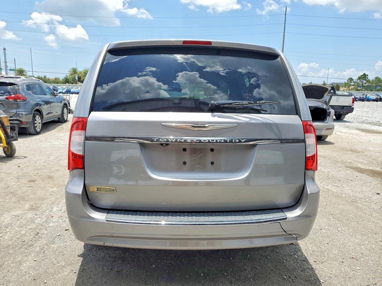 2013 Chrysler Town & Country Touring Silver vin: 2C4RC1BG3DR548102