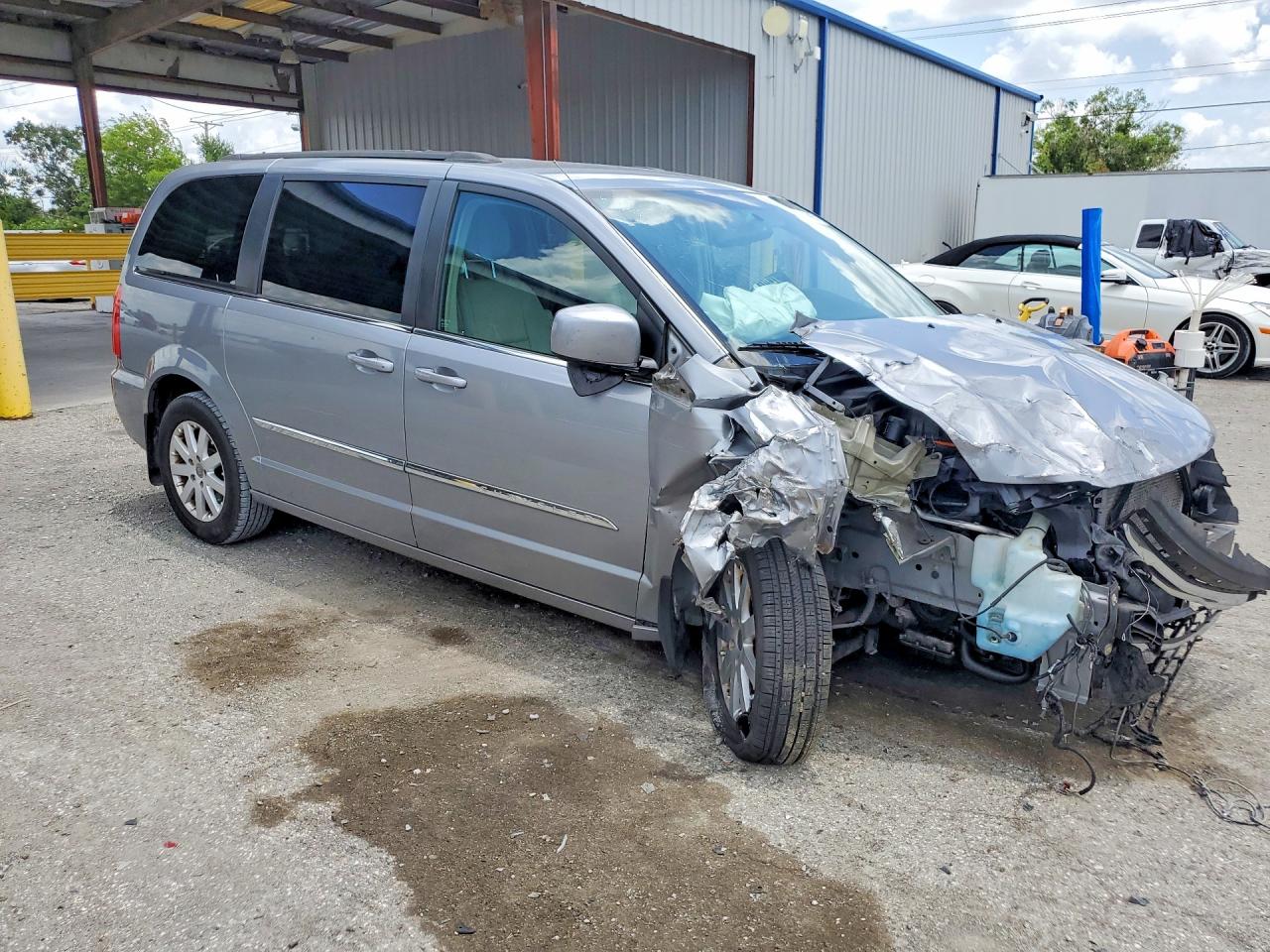 2013 Chrysler Town & Country Touring Silver vin: 2C4RC1BG3DR548102
