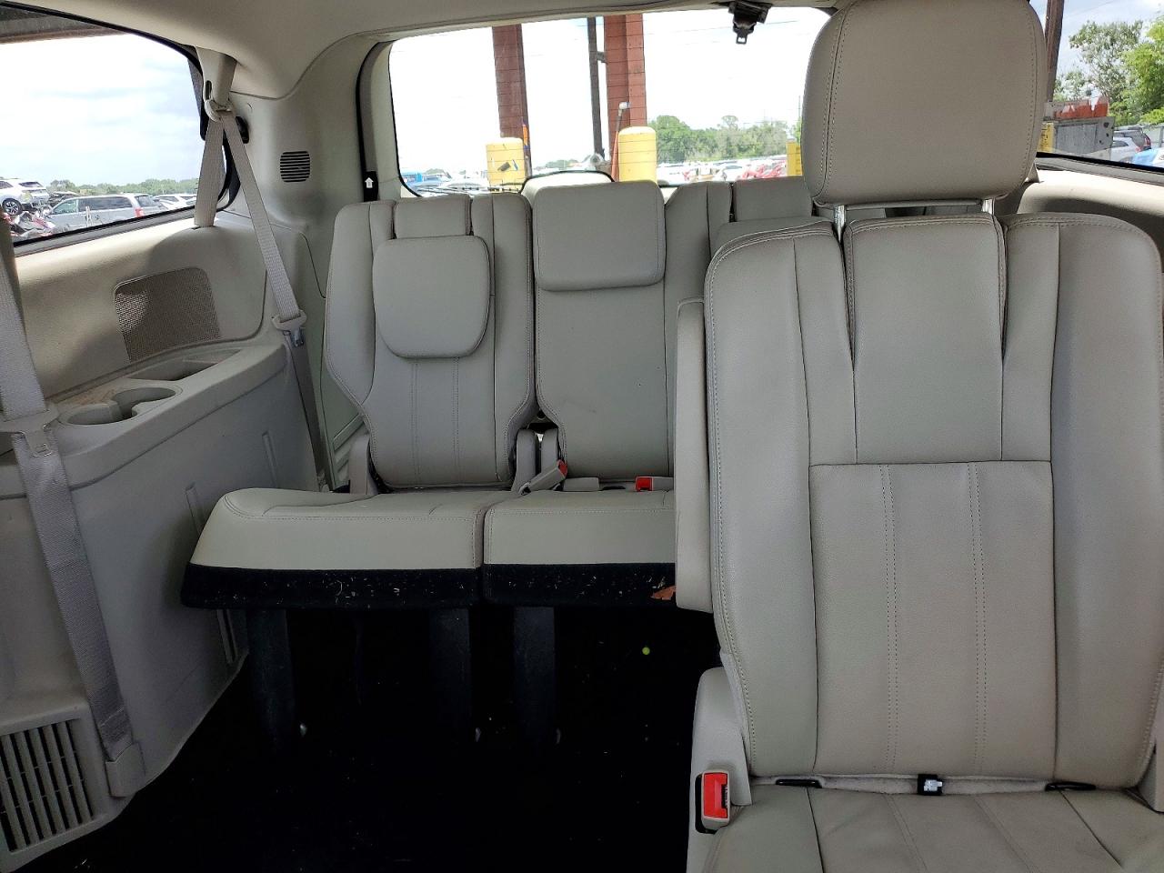 2013 Chrysler Town & Country Touring Silver vin: 2C4RC1BG3DR548102
