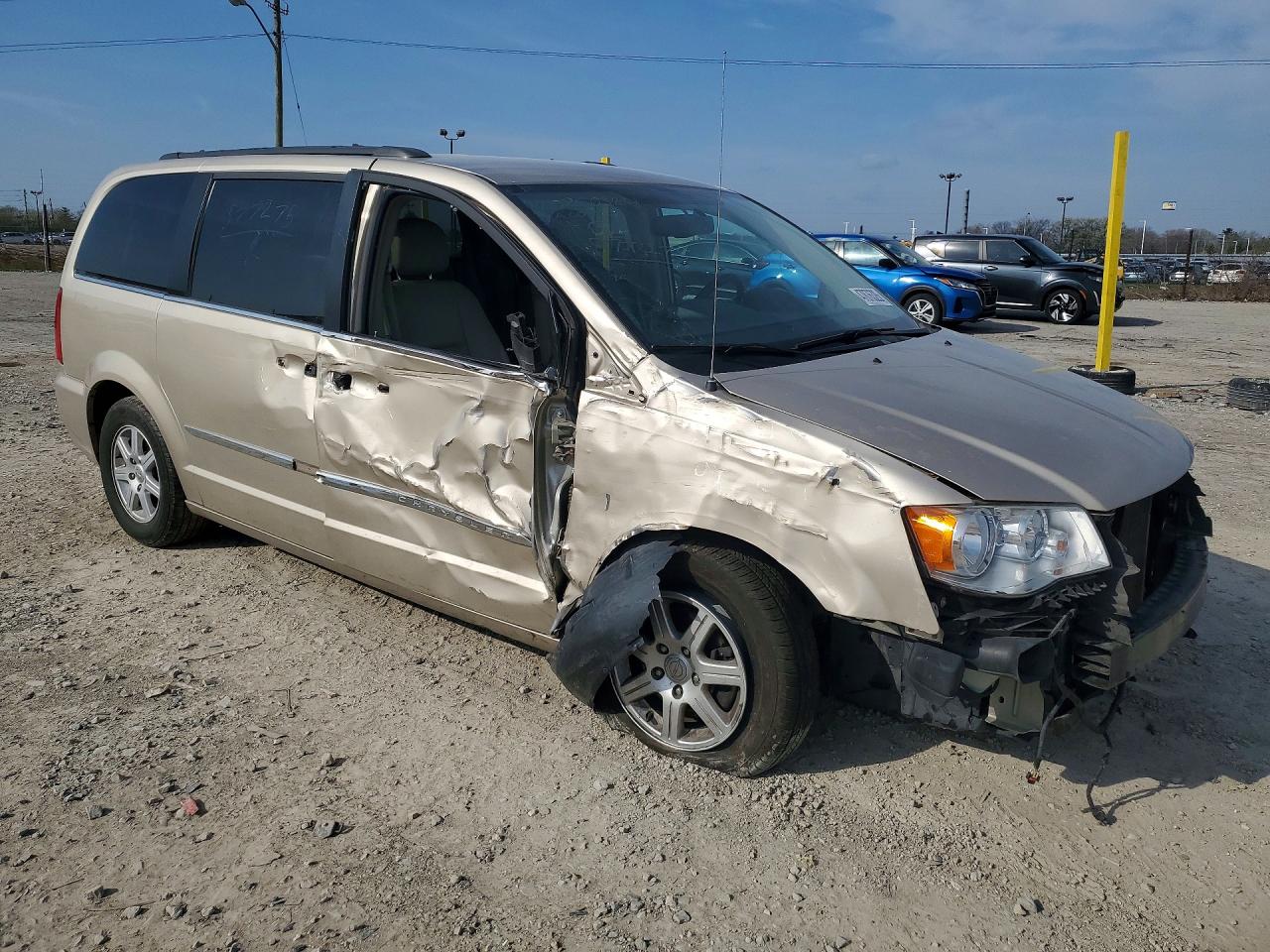 2013 Chrysler Town & Country Touring Gold vin: 2C4RC1BG3DR577275