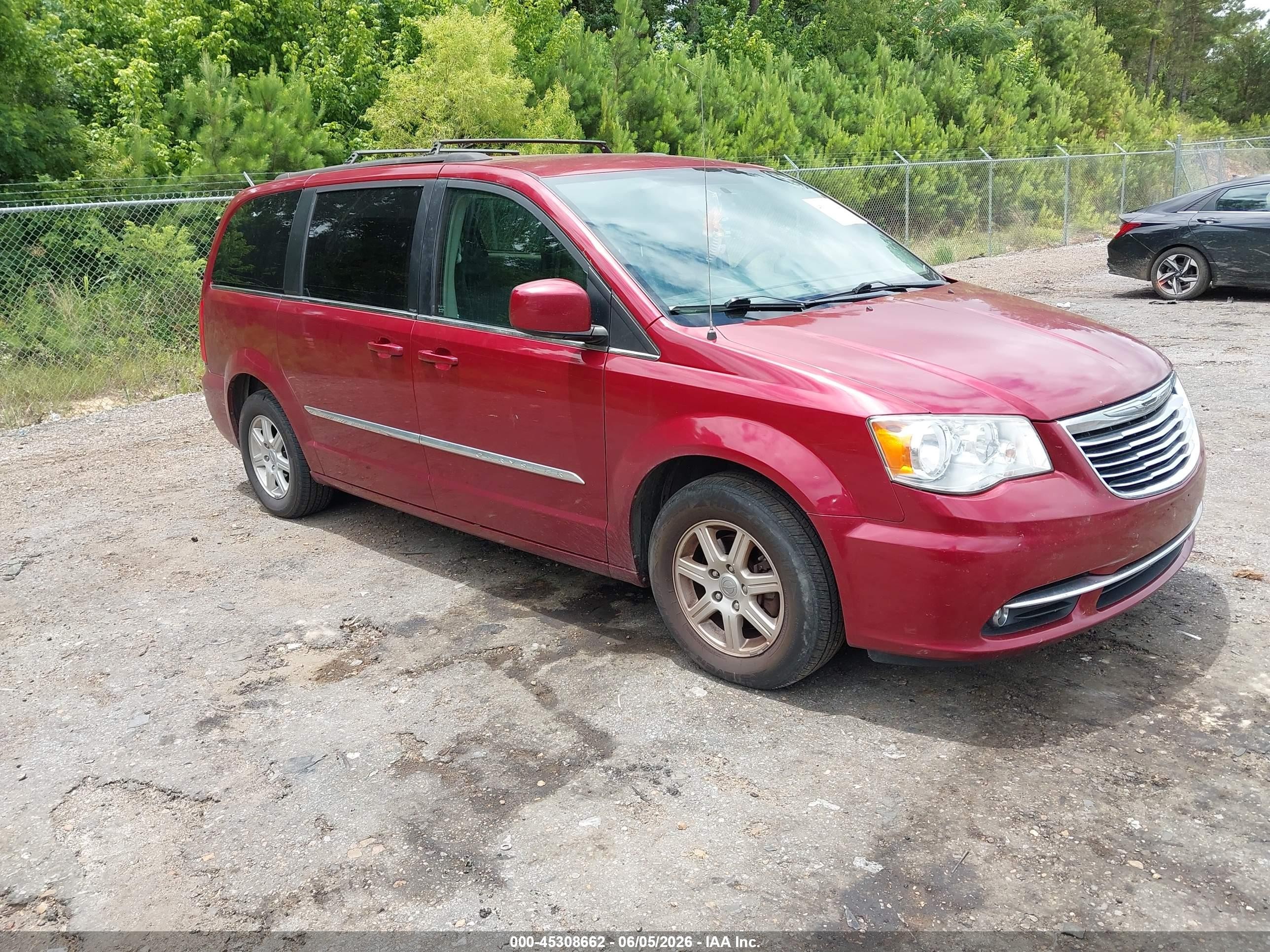 2013 Chrysler Town & Country Touring Red vin: 2C4RC1BG3DR656963