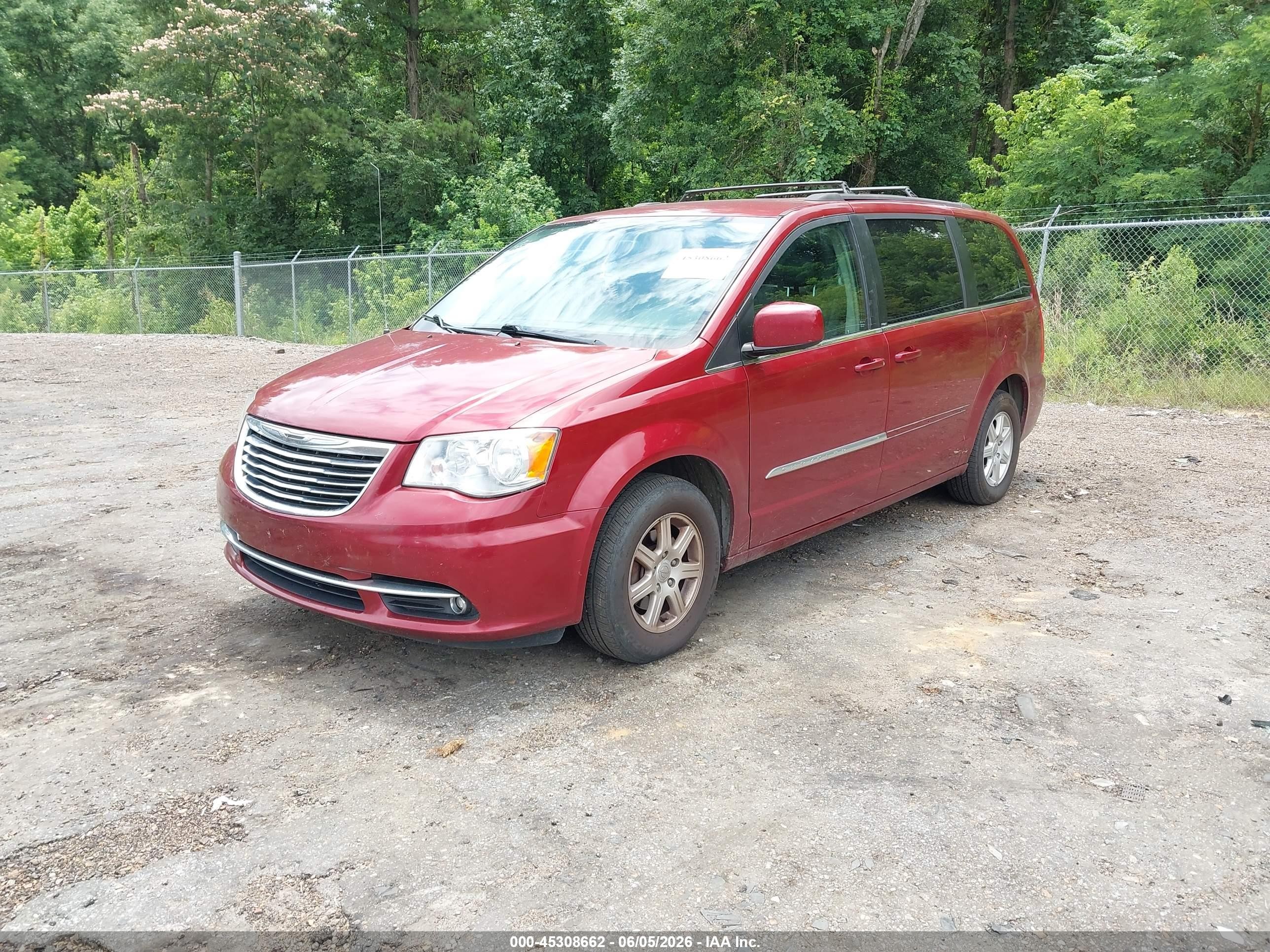 2013 Chrysler Town & Country Touring Red vin: 2C4RC1BG3DR656963