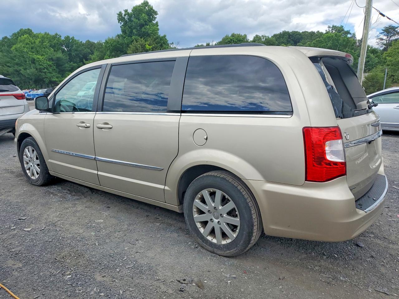 2013 Chrysler Town & Country Touring Beige vin: 2C4RC1BG3DR689946