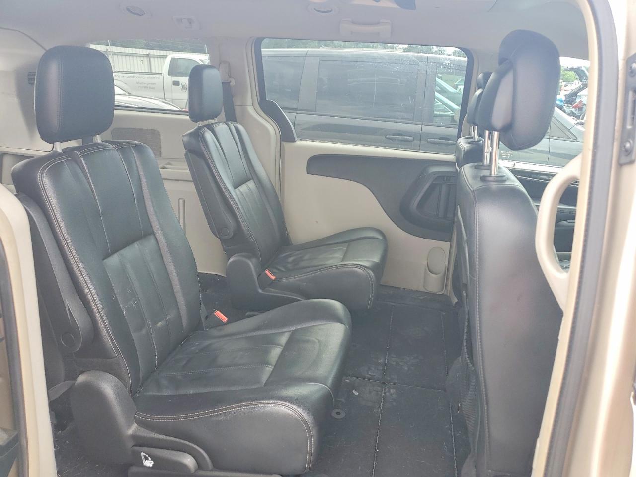 2013 Chrysler Town & Country Touring Beige vin: 2C4RC1BG3DR689946