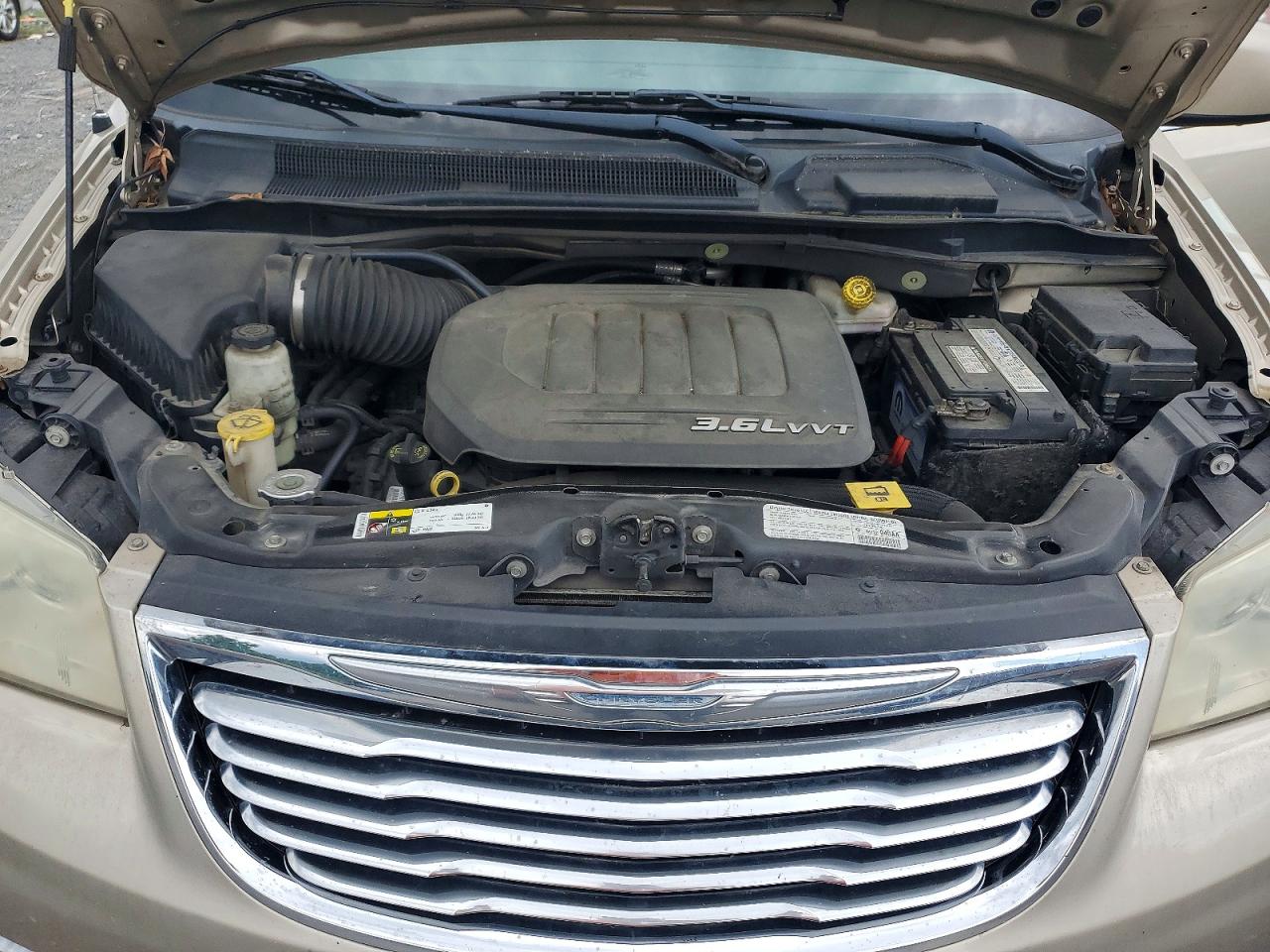 2013 Chrysler Town & Country Touring Beige vin: 2C4RC1BG3DR689946