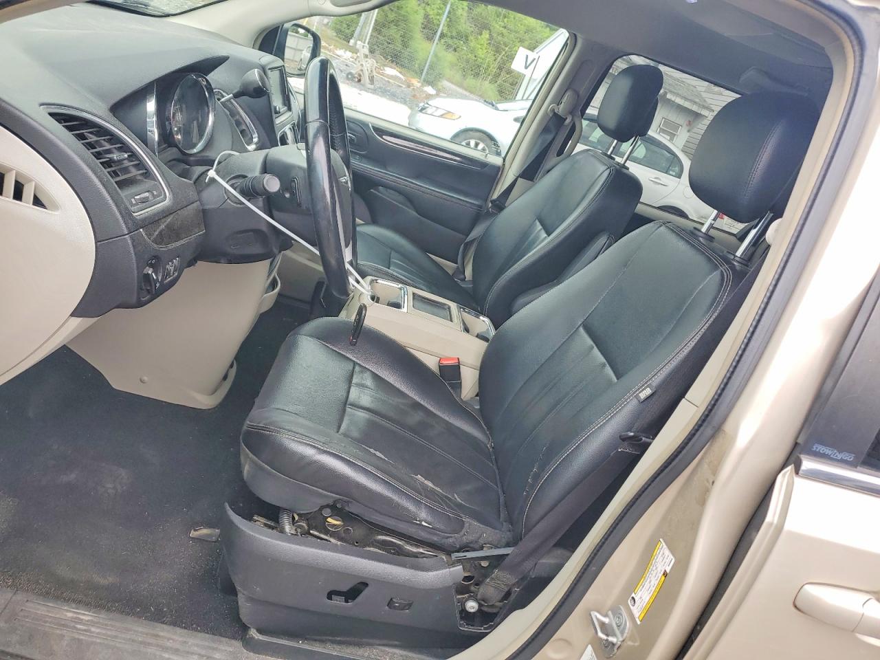 2013 Chrysler Town & Country Touring Beige vin: 2C4RC1BG3DR689946