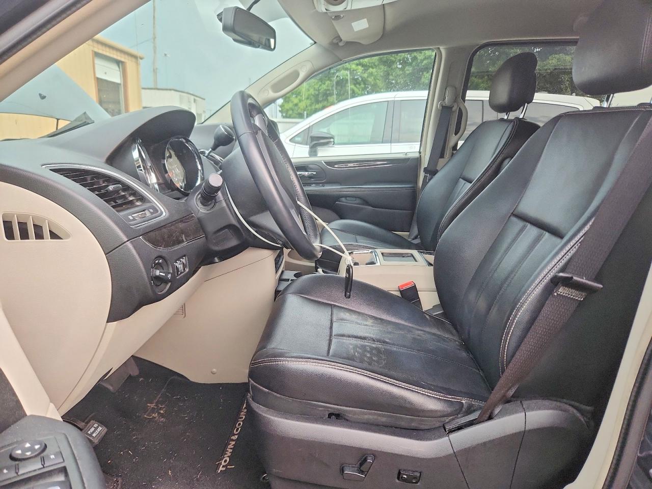2013 Chrysler Town & Country Touring Black vin: 2C4RC1BG3DR779954