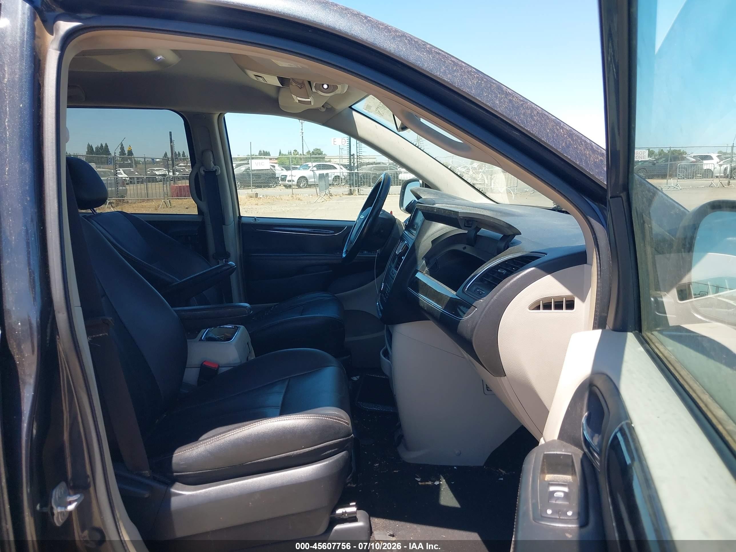 2014 Chrysler Town & Country Touring Blue vin: 2C4RC1BG3ER126624