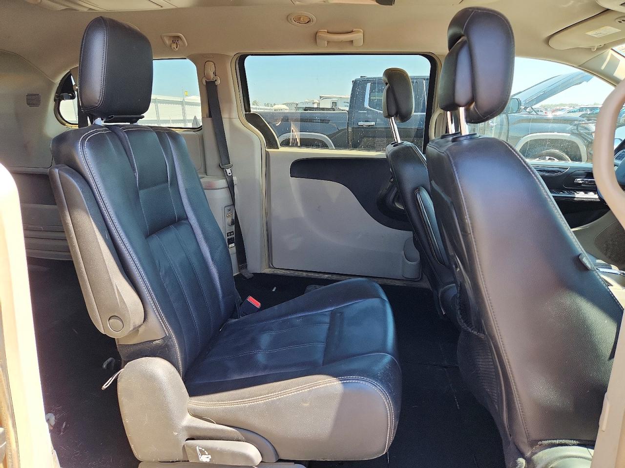 2014 Chrysler Town & Country Touring Silver vin: 2C4RC1BG3ER158005