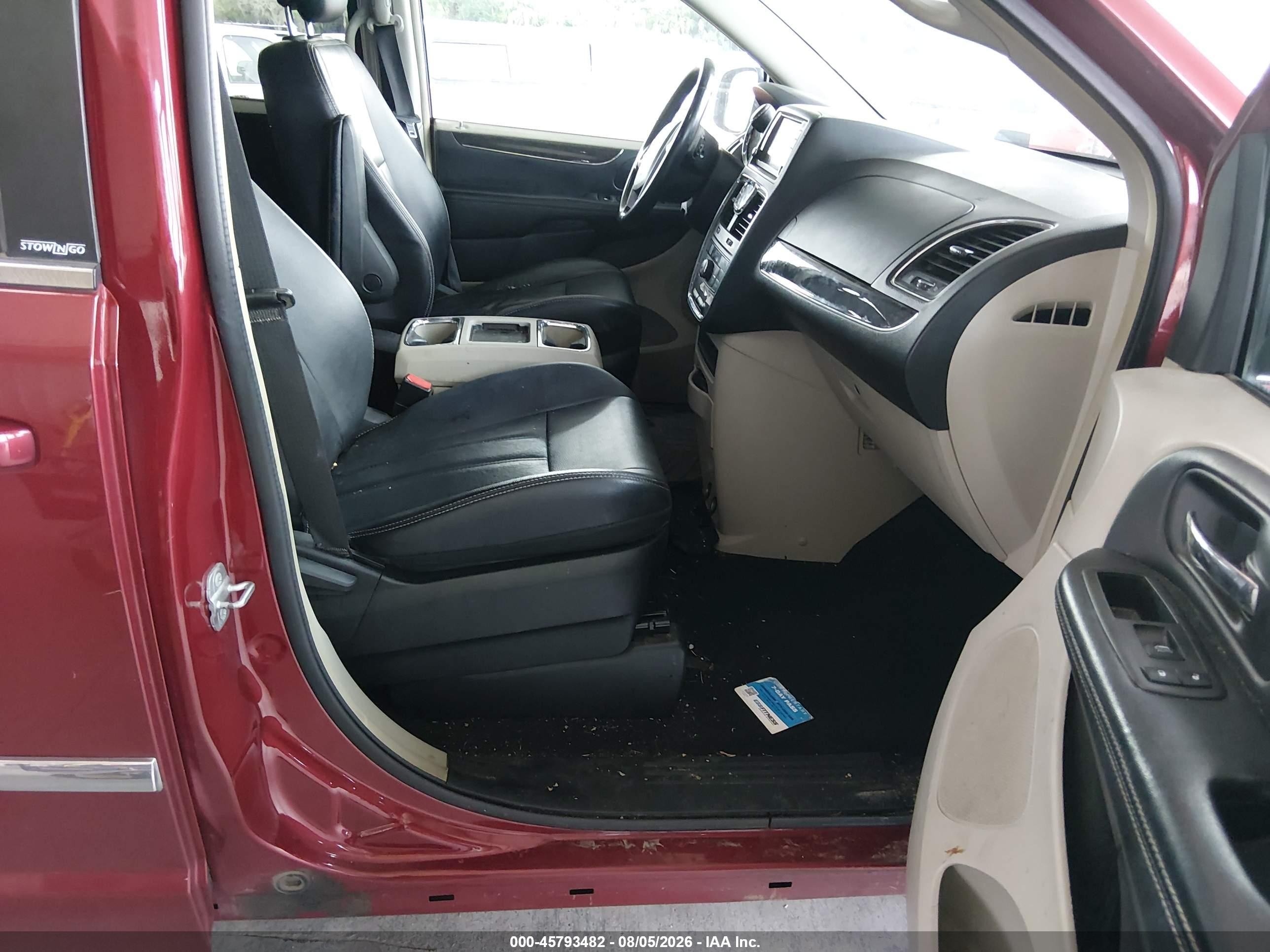 2014 Chrysler Town & Country Touring Burgundy vin: 2C4RC1BG3ER203640