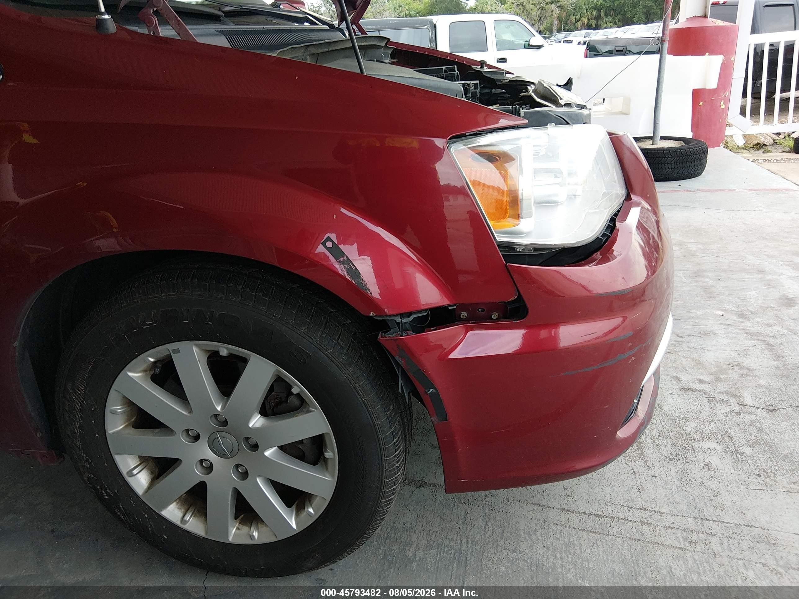 2014 Chrysler Town & Country Touring Burgundy vin: 2C4RC1BG3ER203640