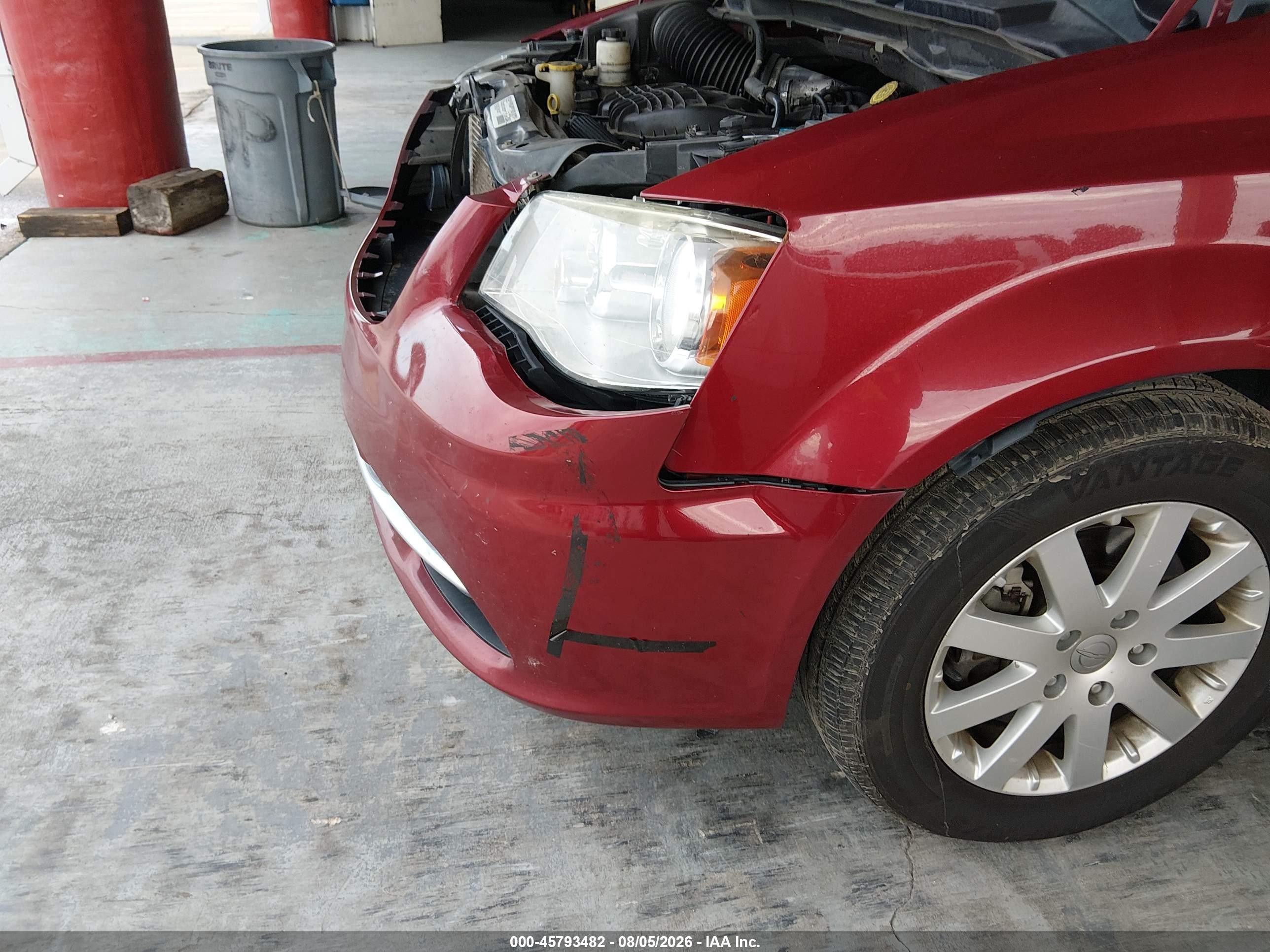 2014 Chrysler Town & Country Touring Burgundy vin: 2C4RC1BG3ER203640