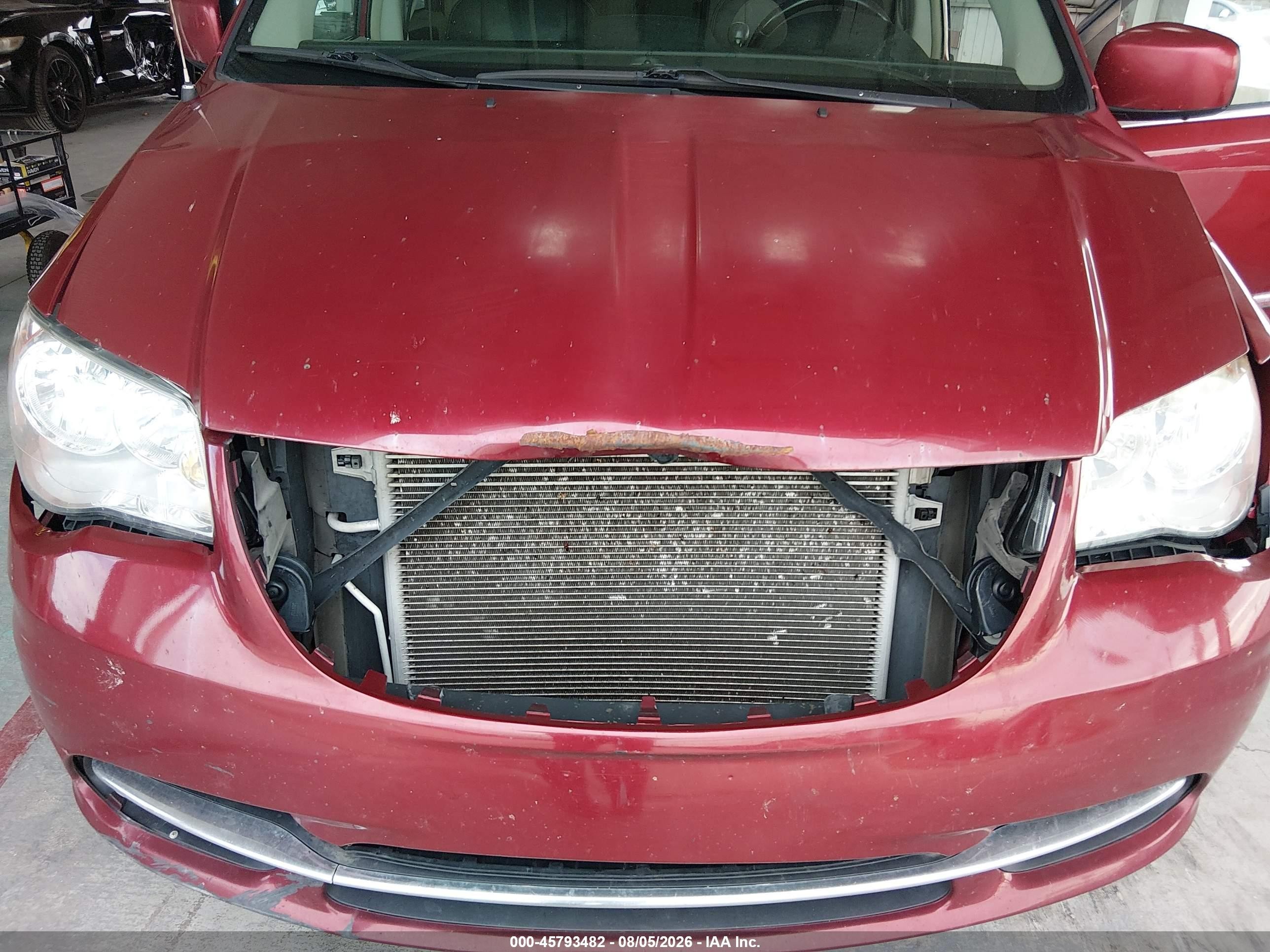 2014 Chrysler Town & Country Touring Burgundy vin: 2C4RC1BG3ER203640