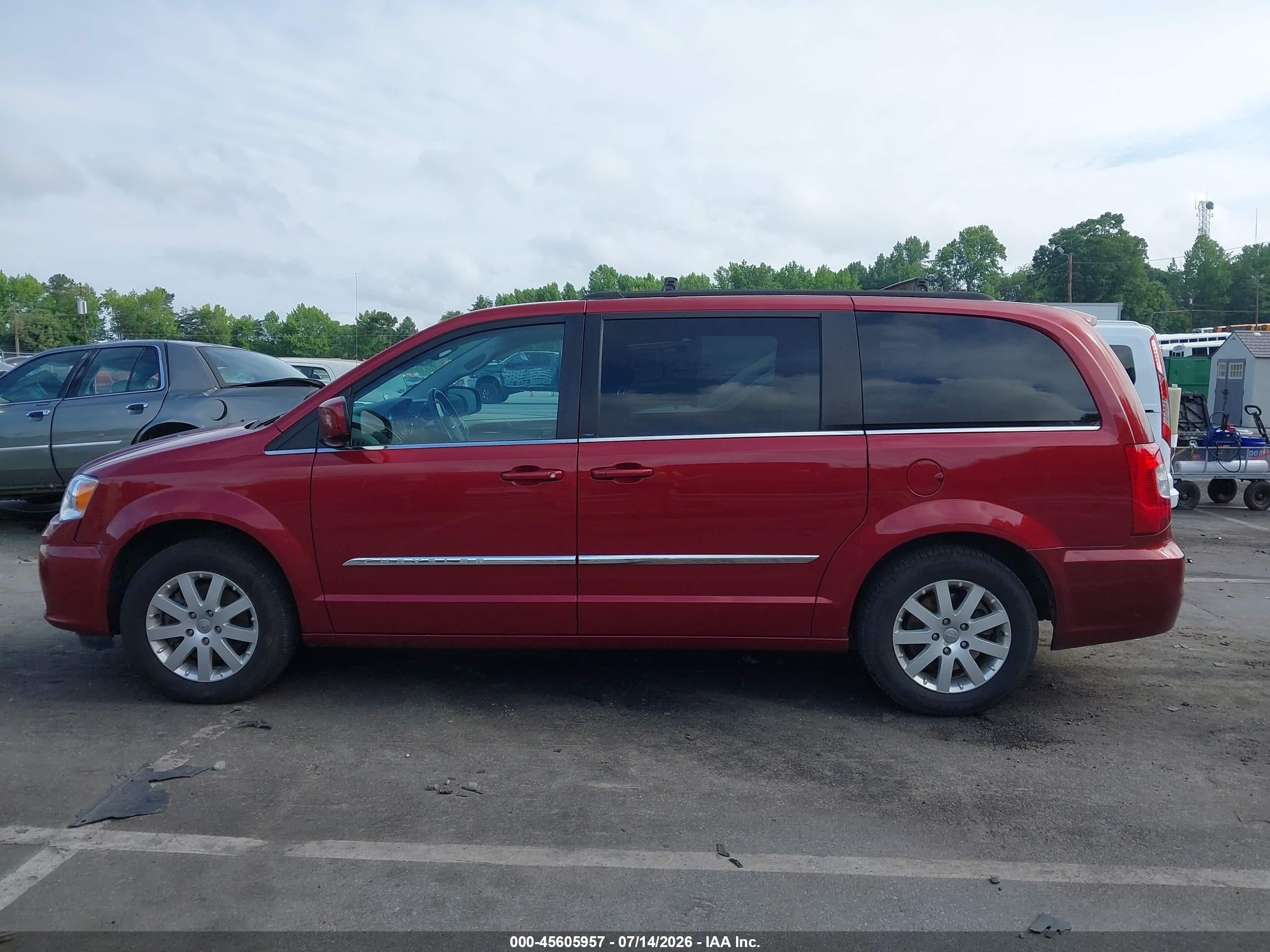 2014 Chrysler Town & Country Touring Burgundy vin: 2C4RC1BG3ER251607